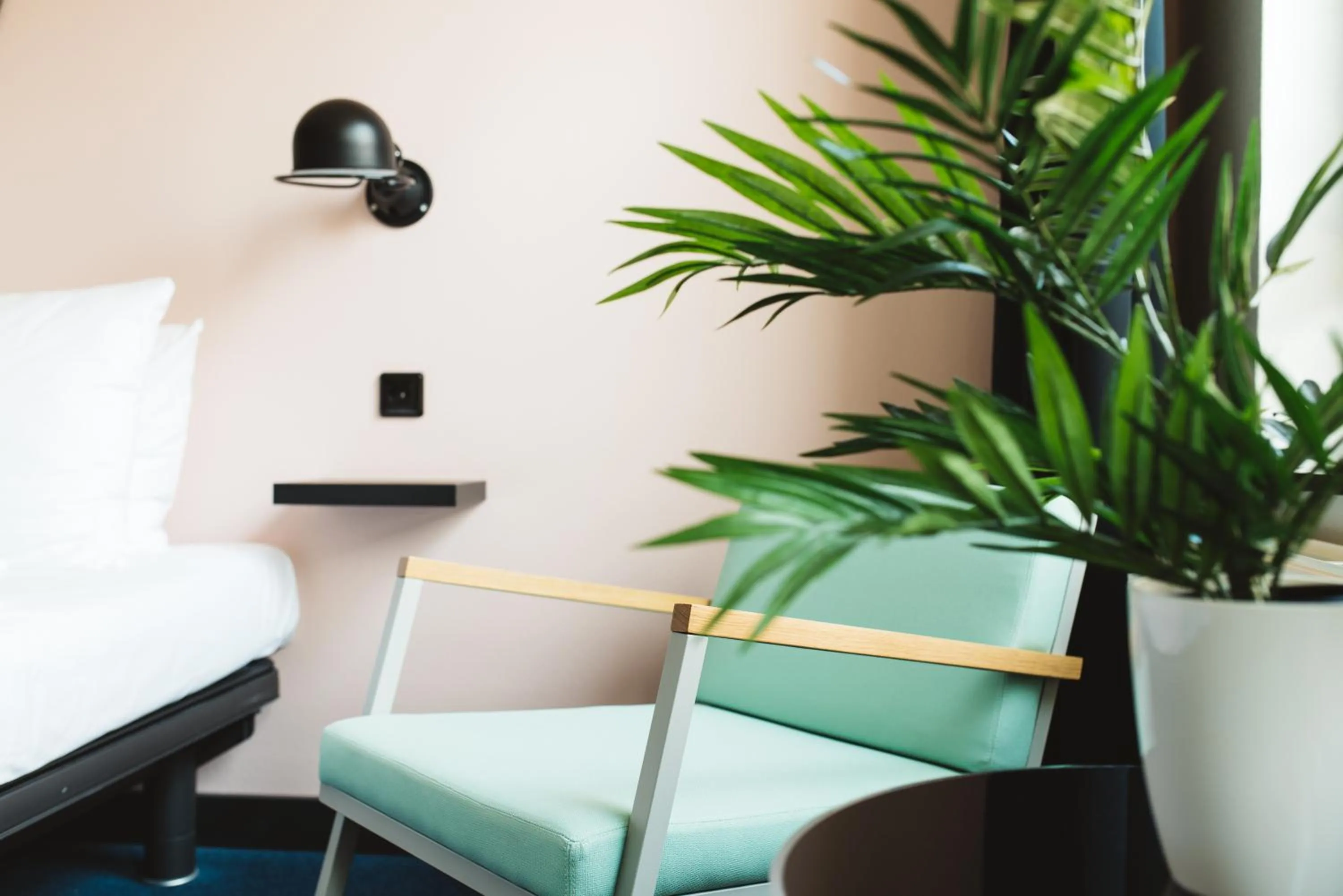 Seating area, Bed in The Dutch Maastricht