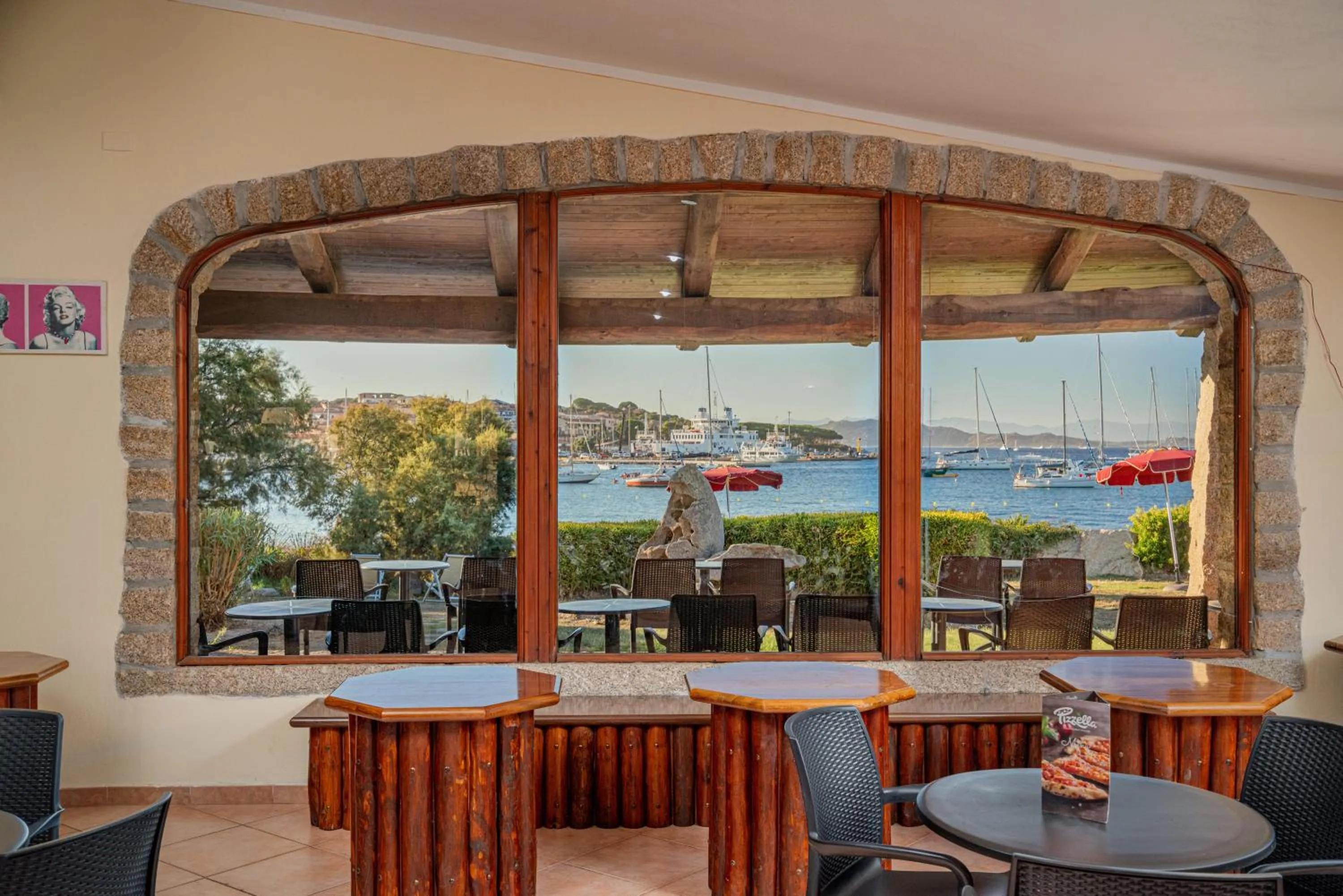 Restaurant/places to eat in Club Esse Posada