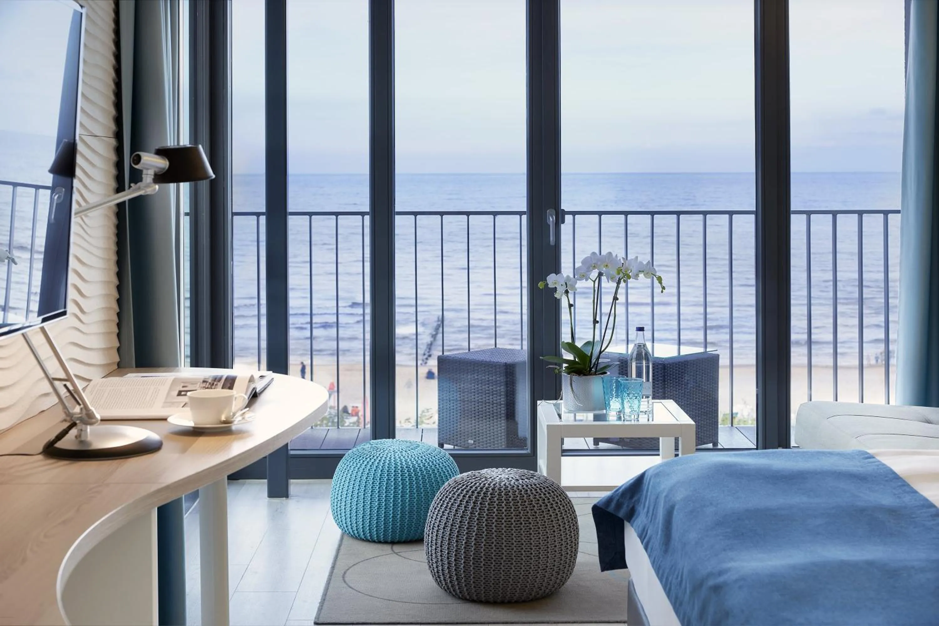 Photo of the whole room, Bed in SEETELHOTEL Kaiserstrand Beachhotel das Lifestyle-Hotel direkt am Strand