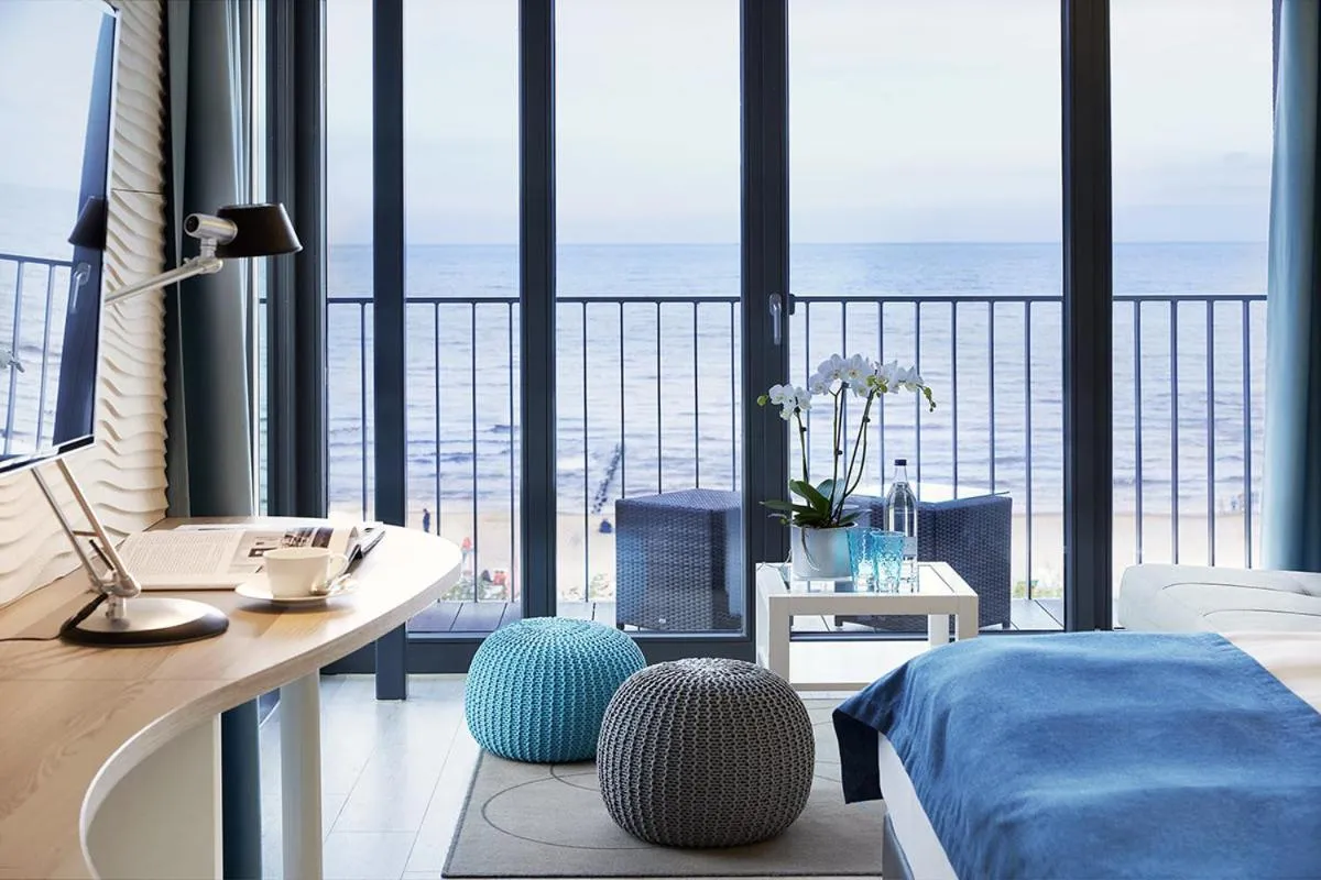 Photo of the whole room, Bed in SEETELHOTEL Kaiserstrand Beachhotel das Lifestyle-Hotel direkt am Strand