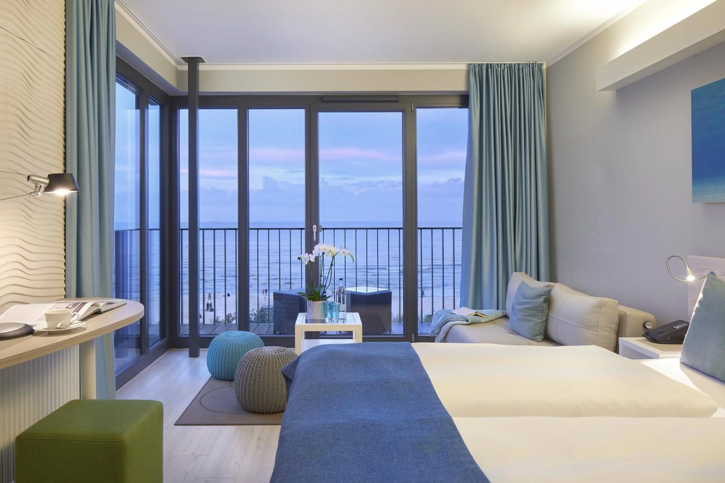 Photo of the whole room, Bed in SEETELHOTEL Kaiserstrand Beachhotel das Lifestyle-Hotel direkt am Strand