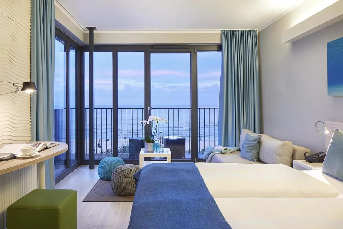 Photo of the whole room, Bed in SEETELHOTEL Kaiserstrand Beachhotel das Lifestyle-Hotel direkt am Strand