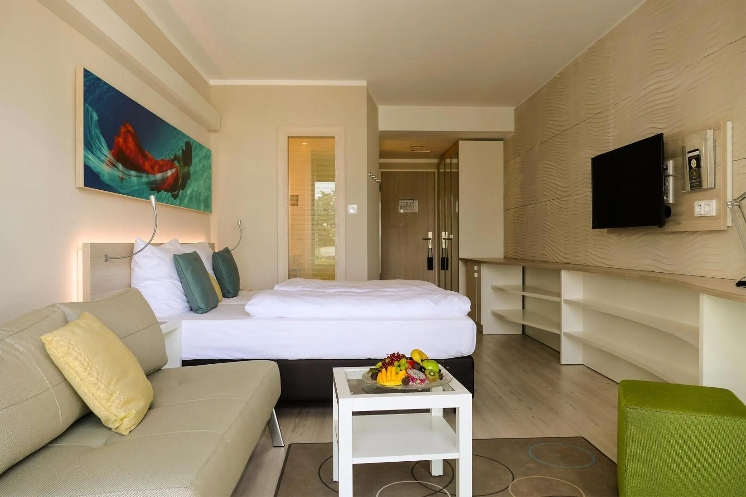 Photo of the whole room, Bed in SEETELHOTEL Kaiserstrand Beachhotel das Lifestyle-Hotel direkt am Strand