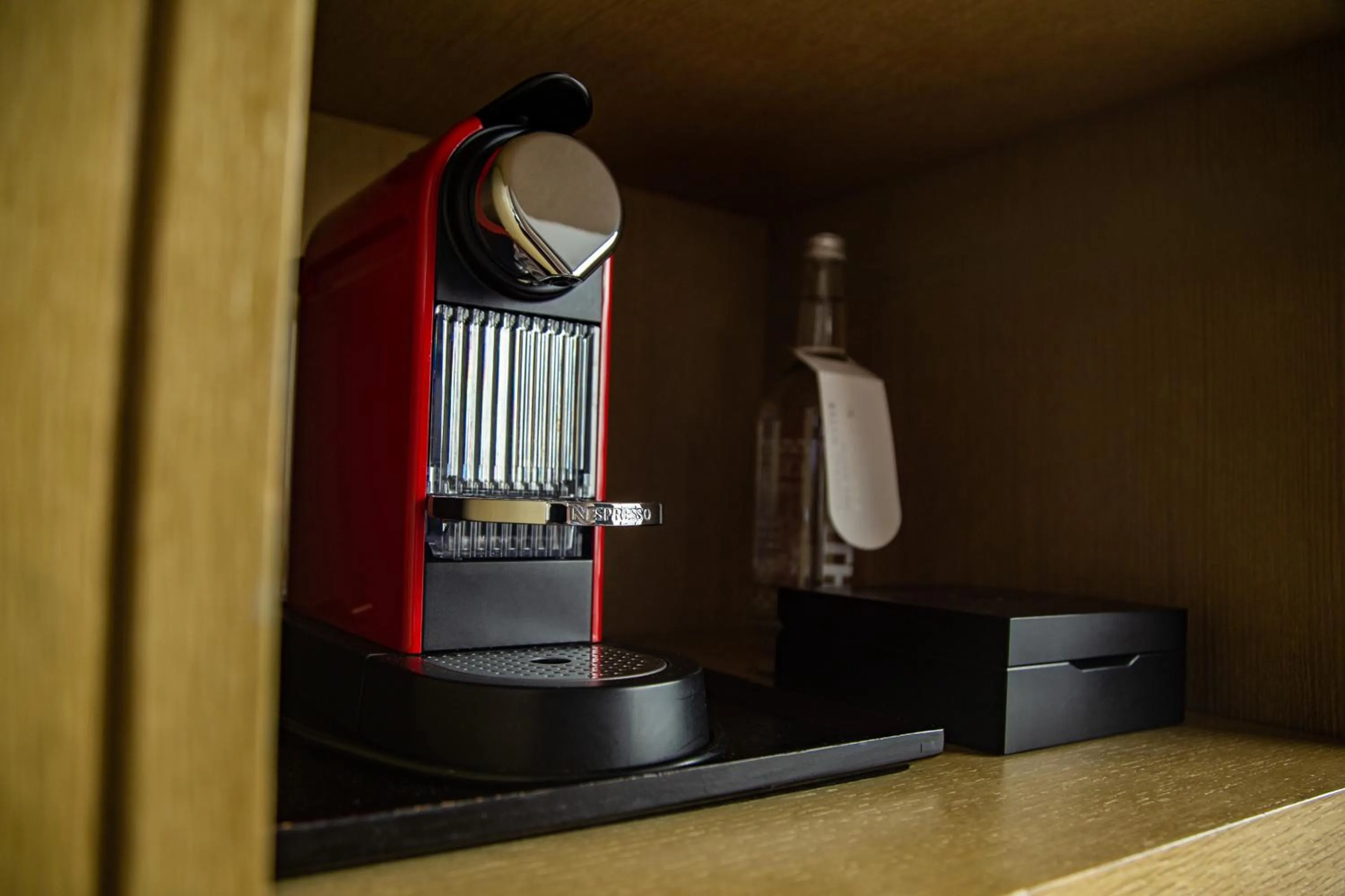 Coffee/tea facilities in InterContinental Beijing Sanlitun by IHG