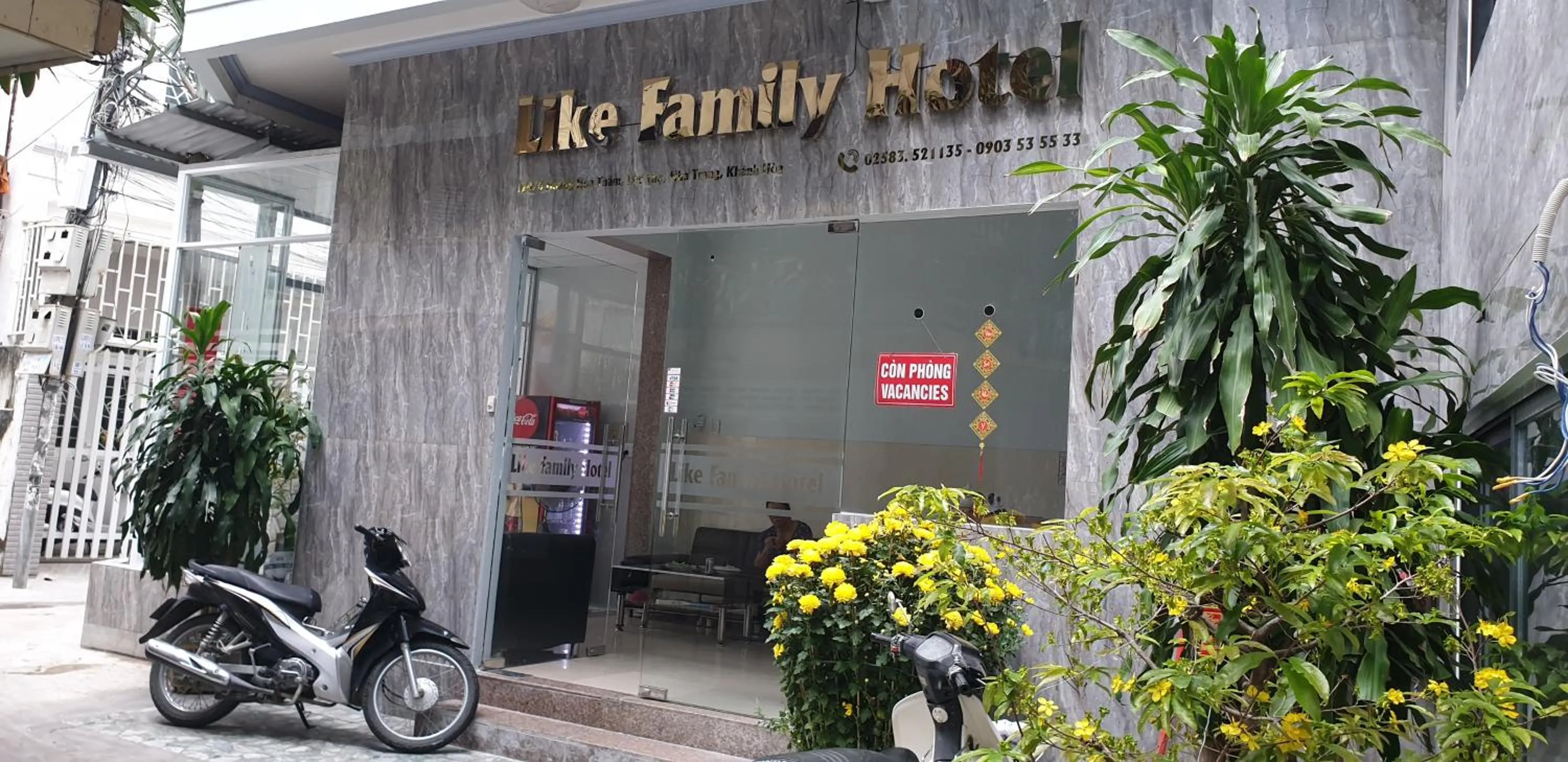 Facade/entrance in Like Family Hotel