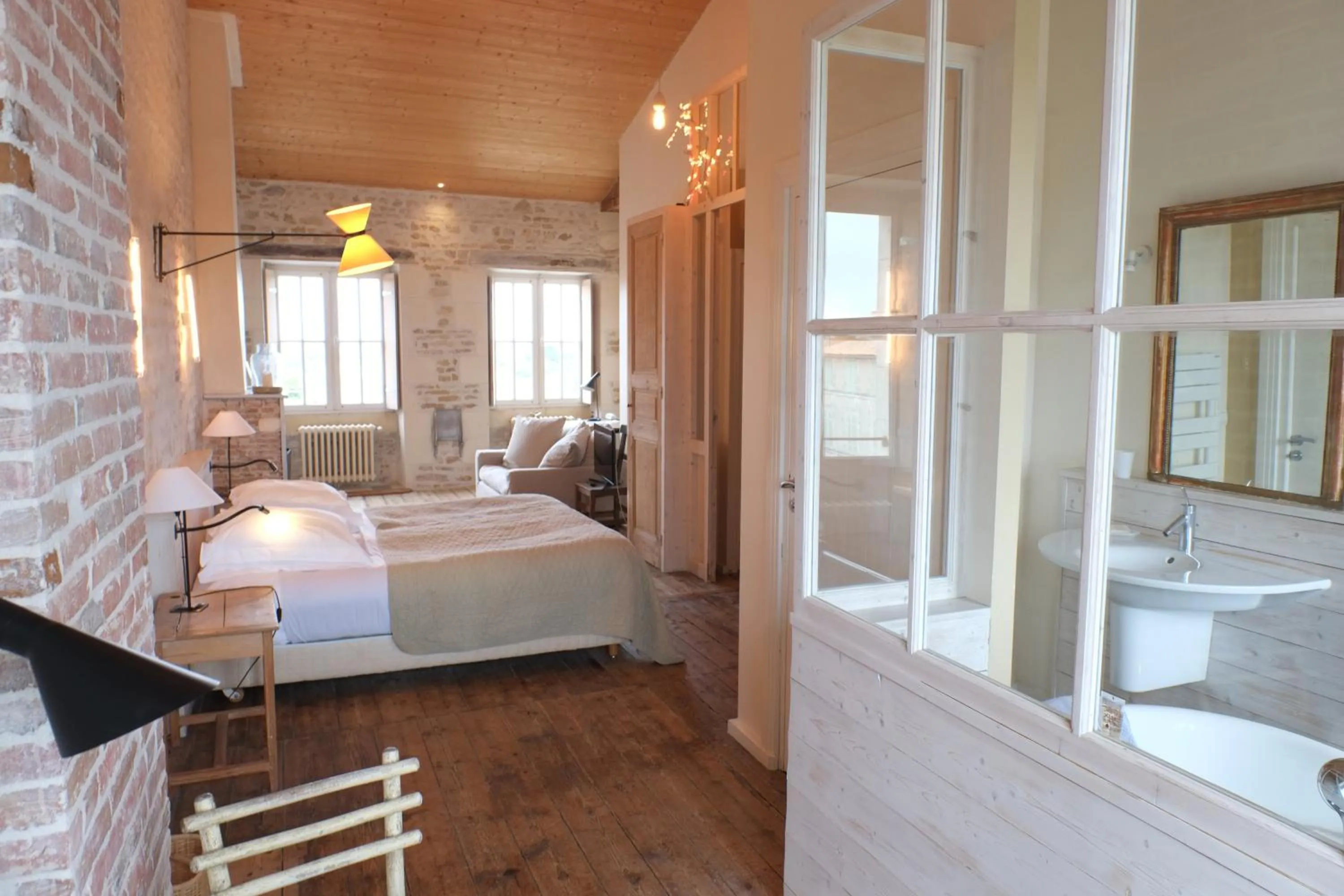 Bed in Hôtel Le Sénéchal