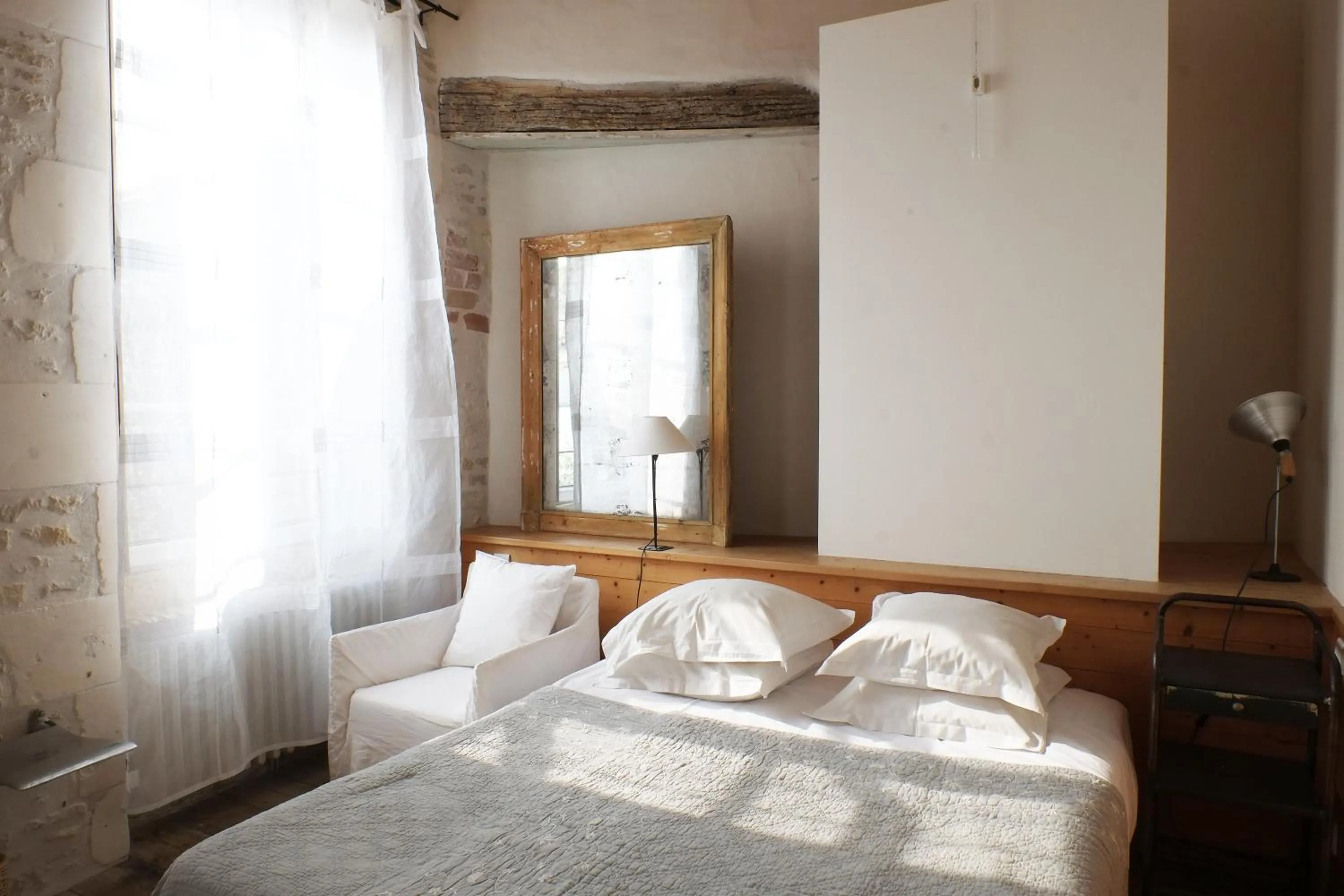 Bed in Hôtel Le Sénéchal