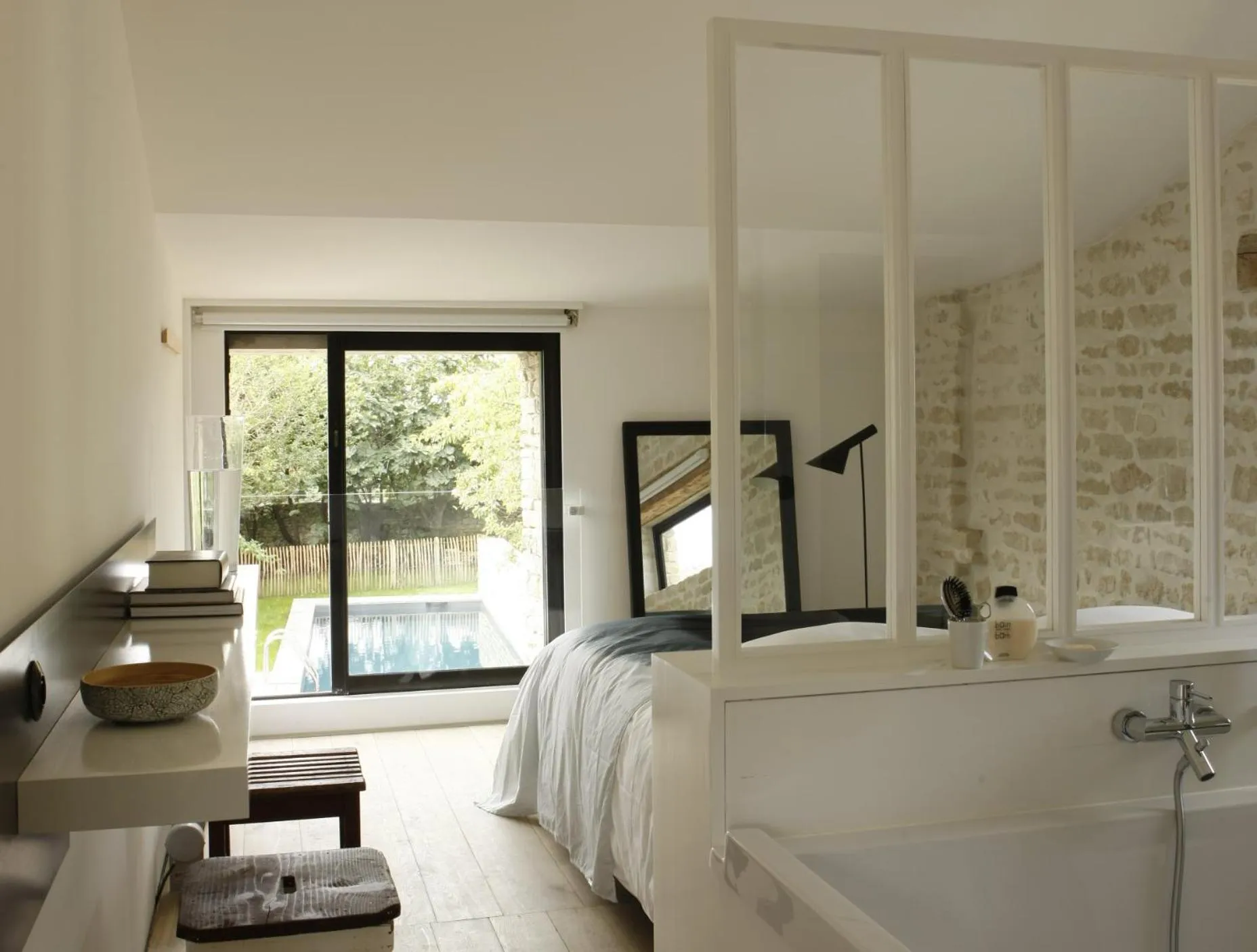 Bed in Hôtel Le Sénéchal