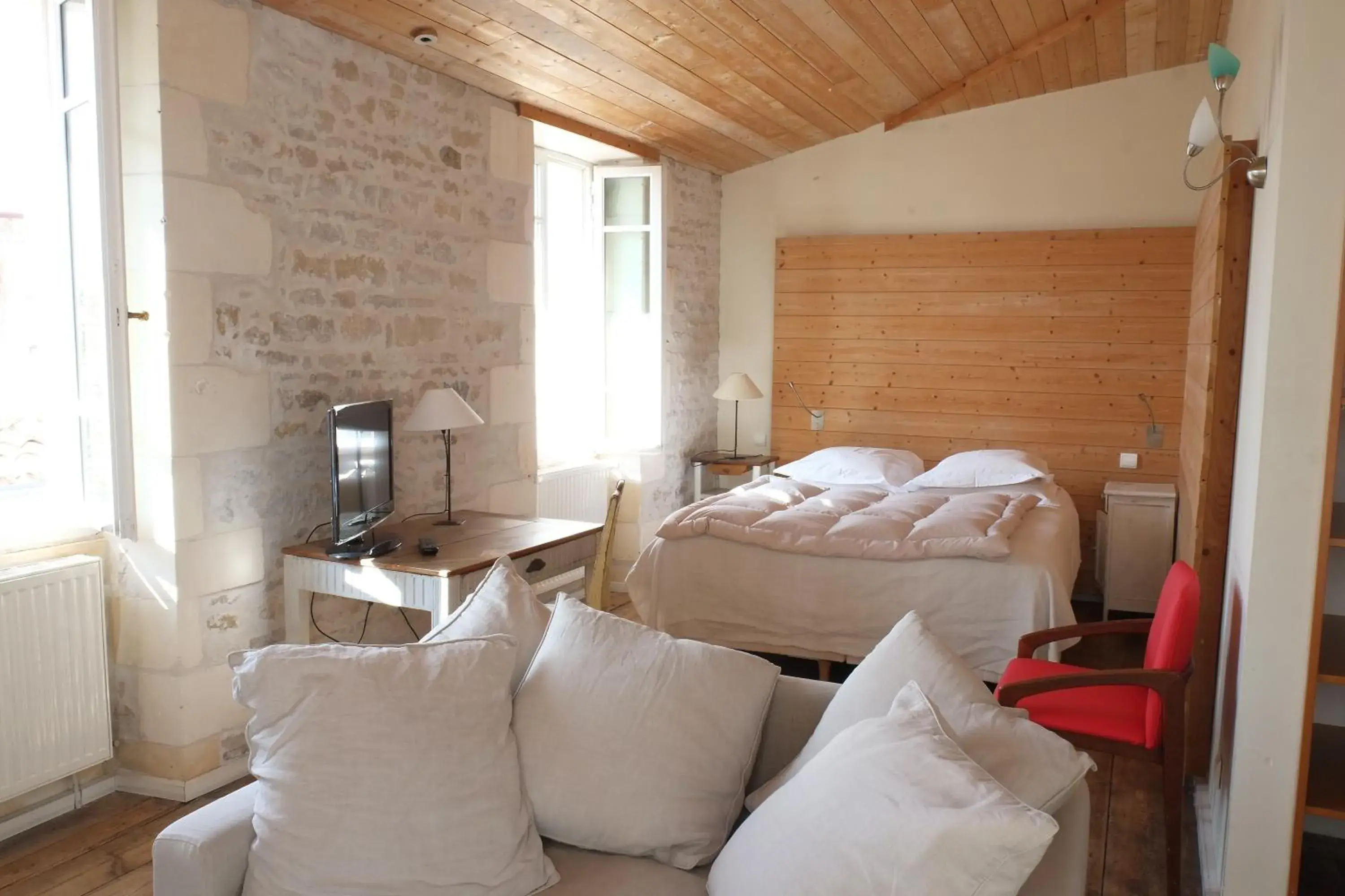 Double Room with Fireplace in Hôtel Le Sénéchal Double Room with Fireplace in Hôtel Le Sénéchal