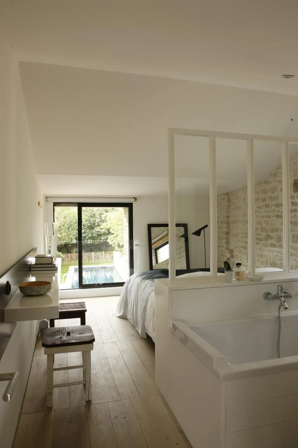 Bed in Hôtel Le Sénéchal