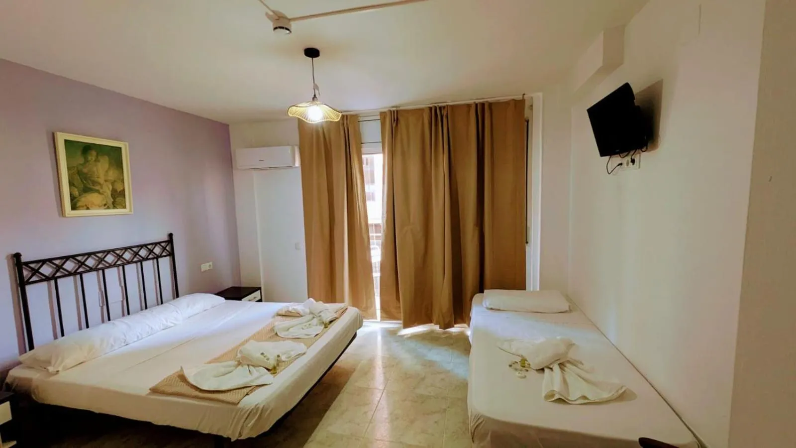 Bed in Hostal Europa