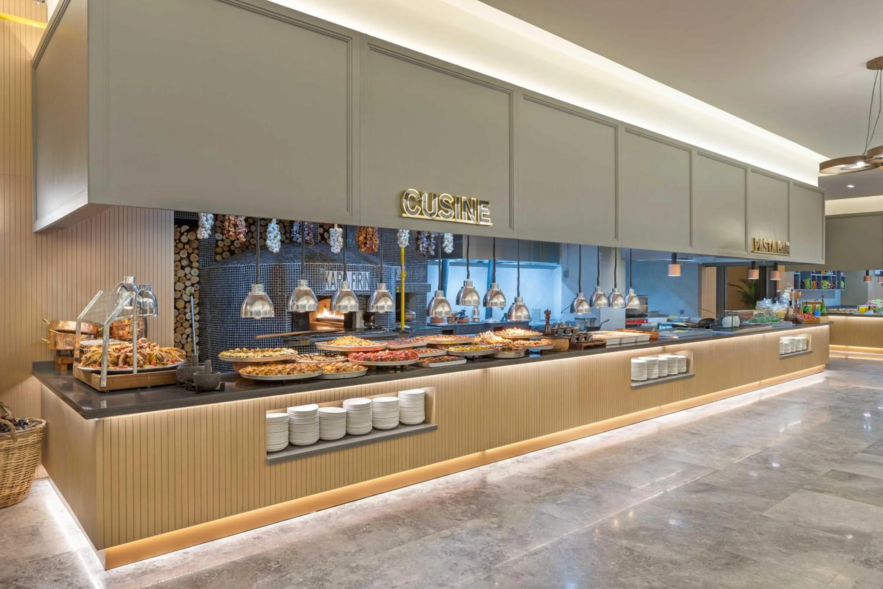 Restaurant/places to eat in Kirman Belazur Resort & Spa