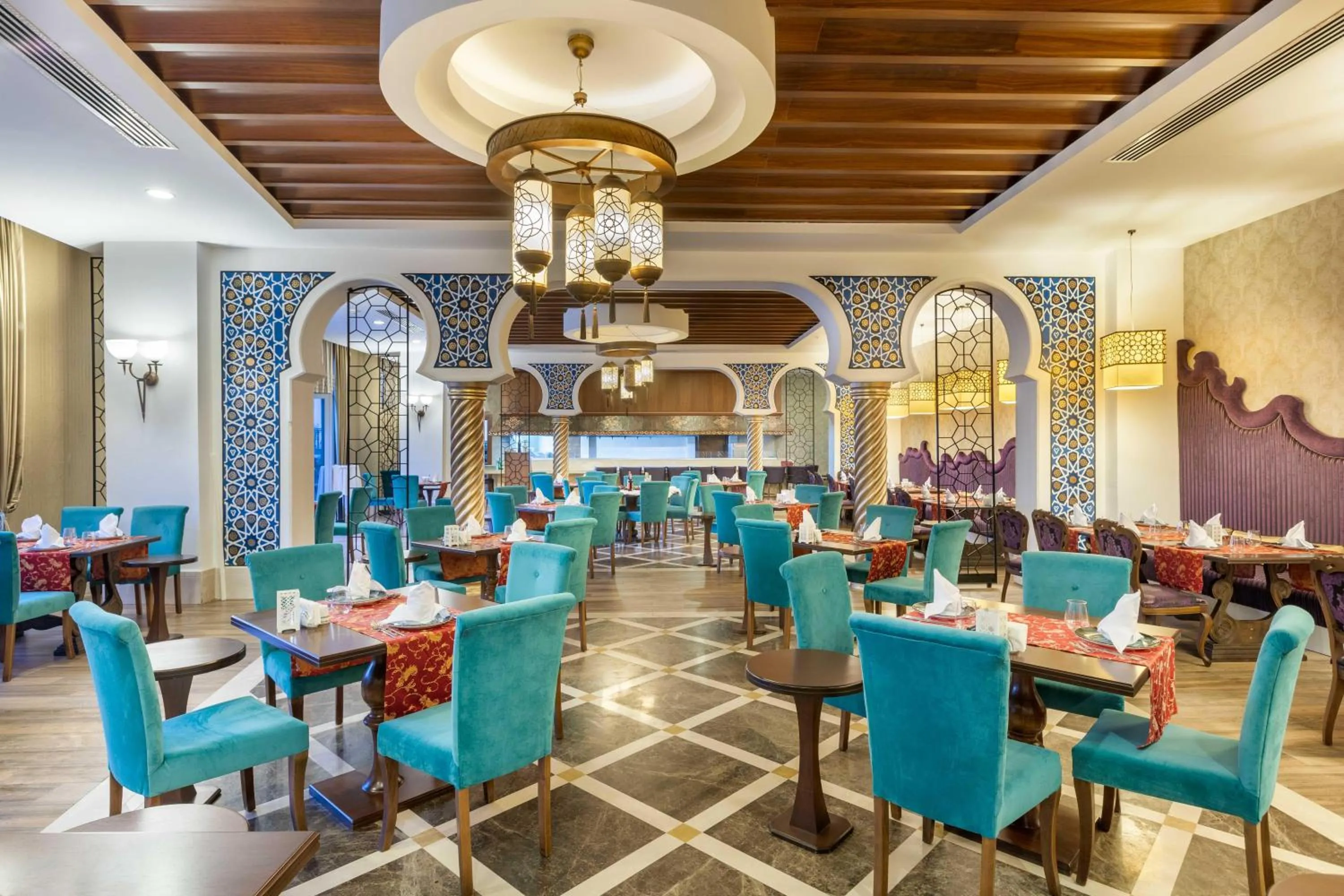 Restaurant/places to eat in Kirman Belazur Resort & Spa