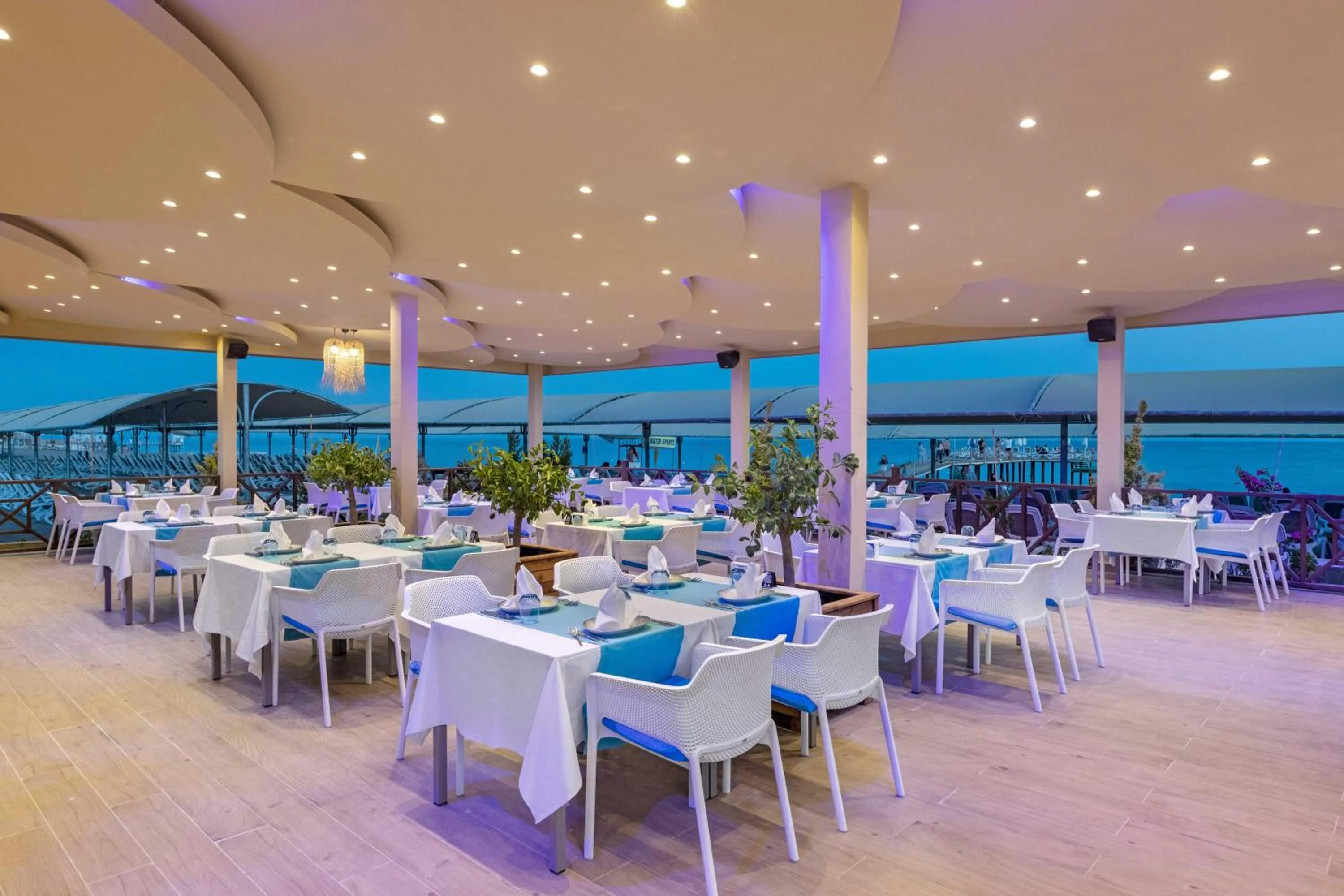 Restaurant/places to eat in Kirman Belazur Resort & Spa
