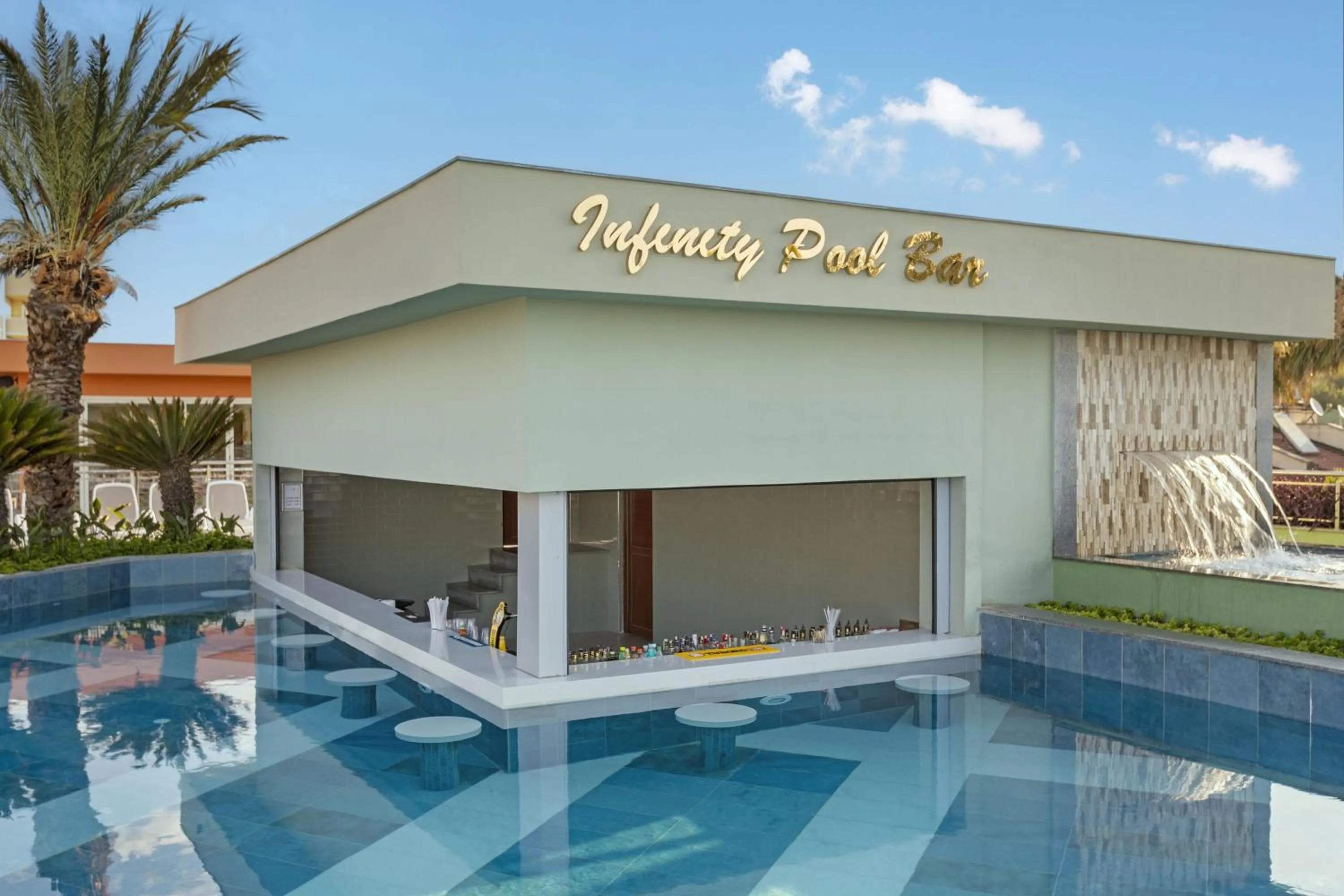 Lounge or bar in Kirman Belazur Resort & Spa