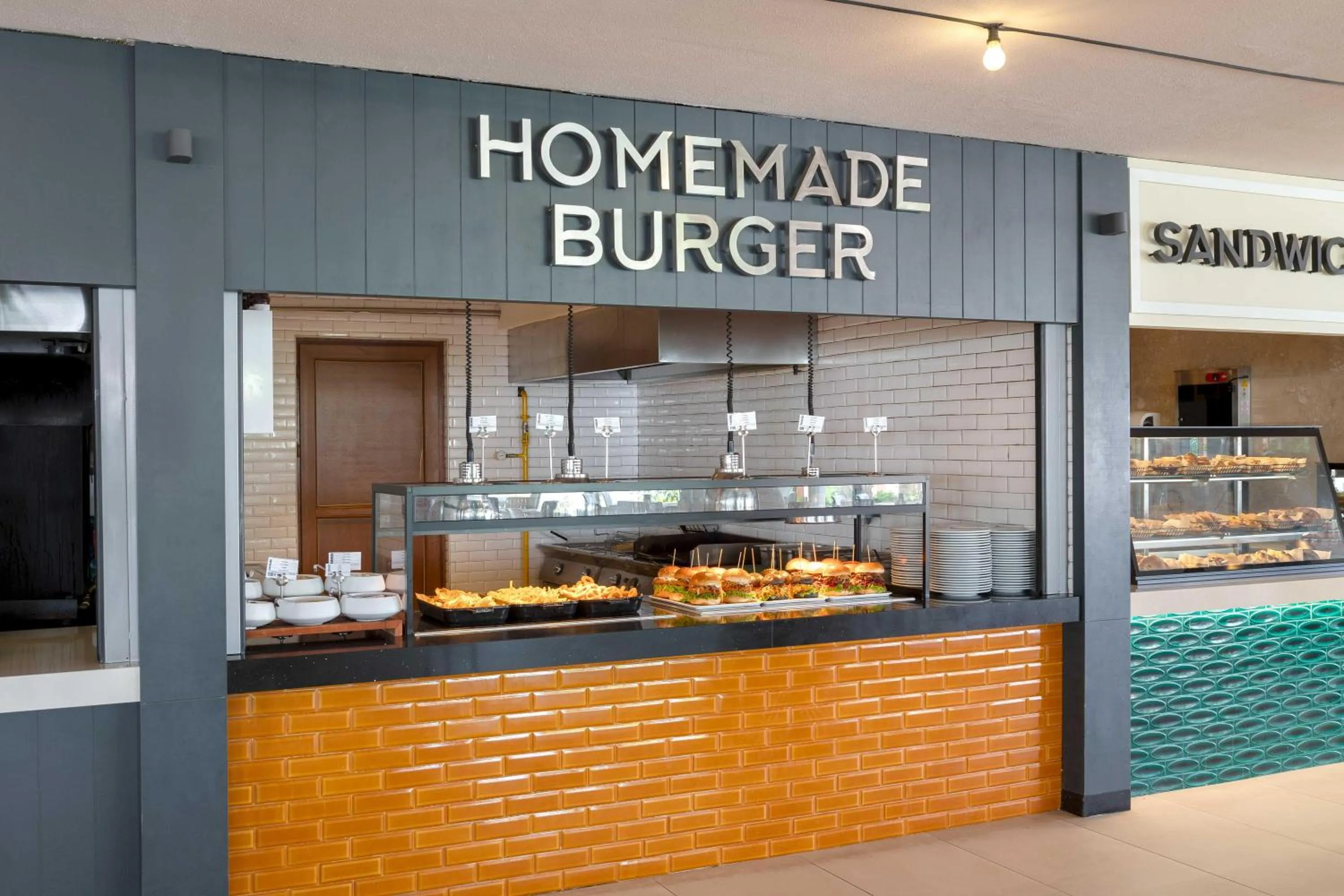 Restaurant/places to eat in Kirman Belazur Resort & Spa