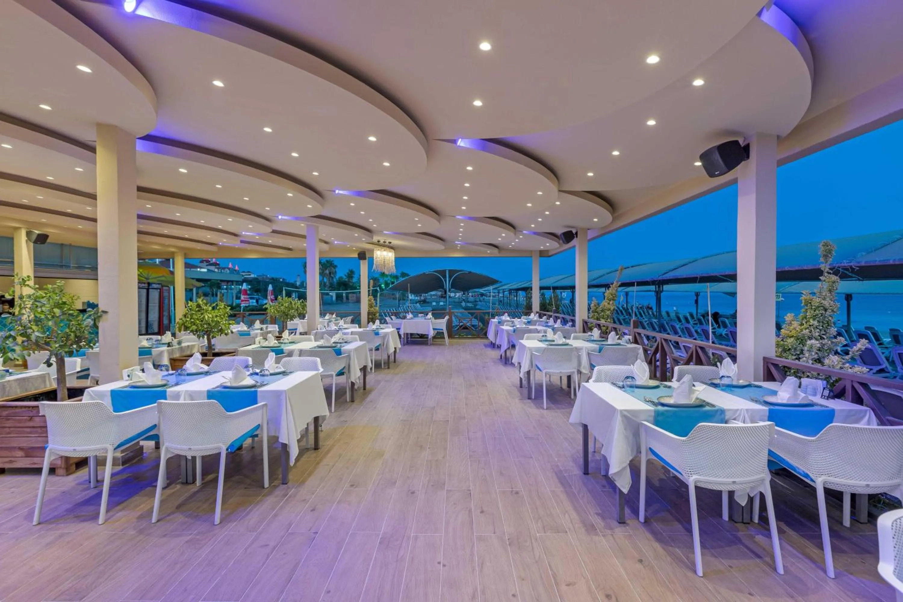 Restaurant/places to eat in Kirman Belazur Resort & Spa