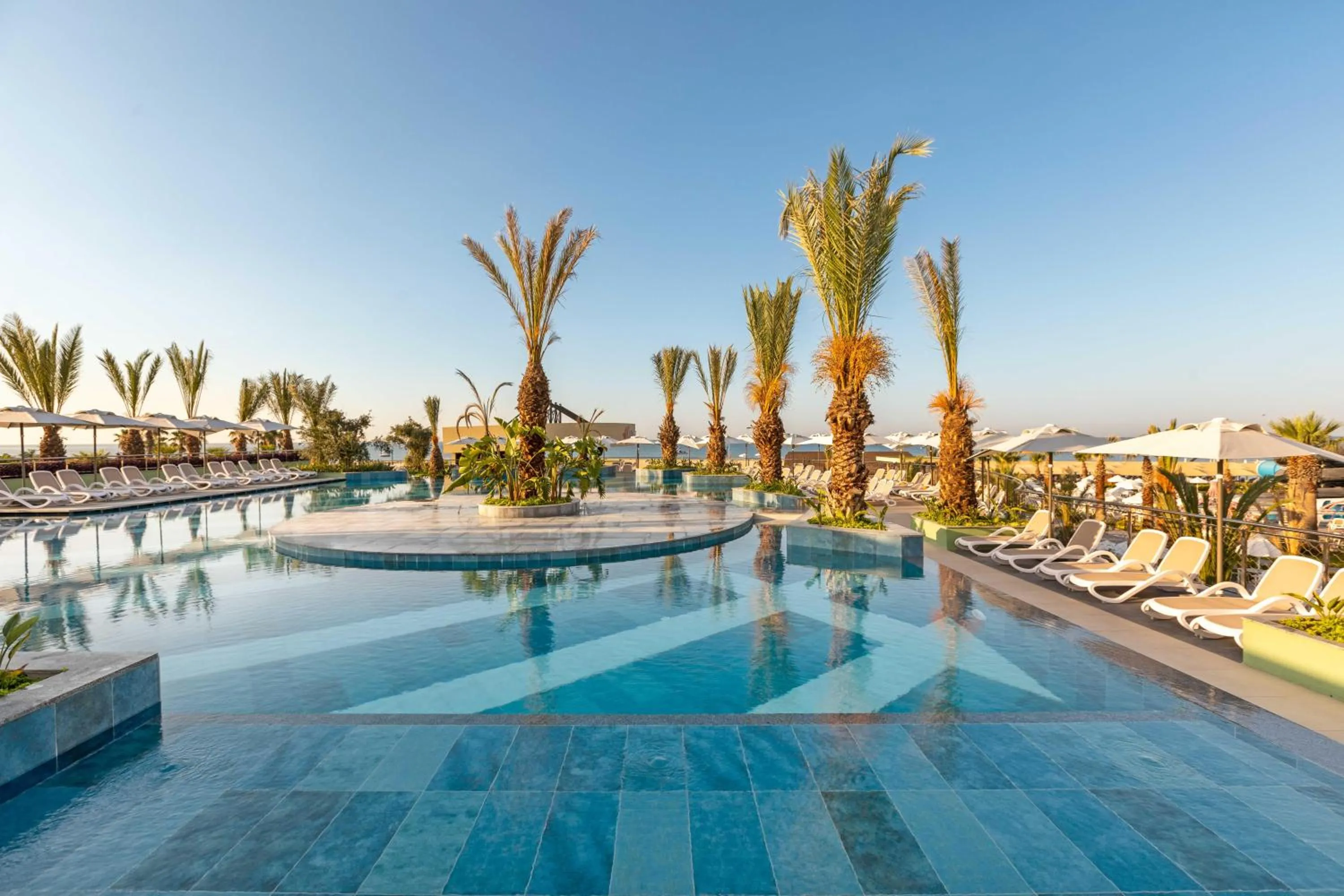 Swimming pool in Kirman Belazur Resort & Spa