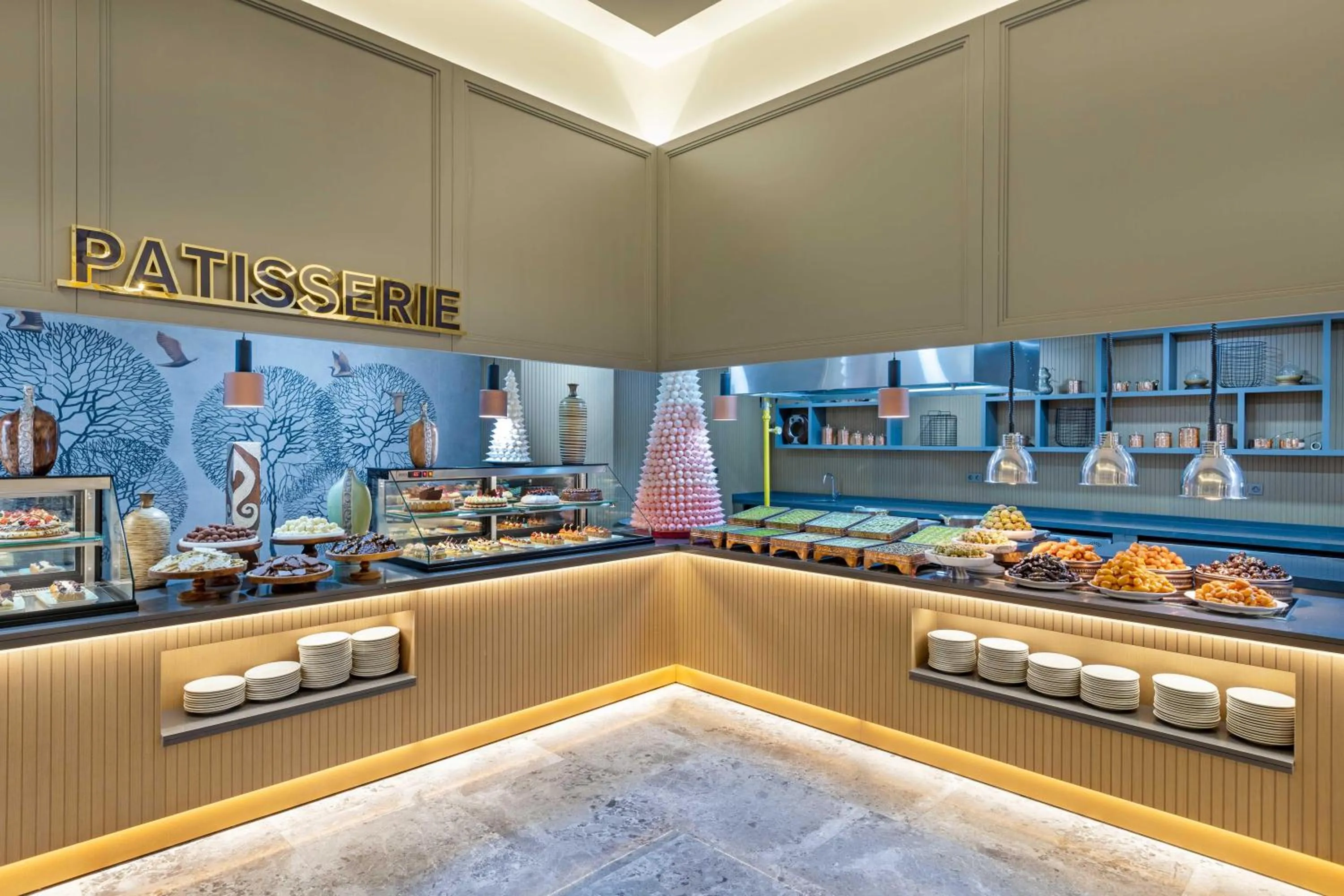 Restaurant/places to eat in Kirman Belazur Resort & Spa