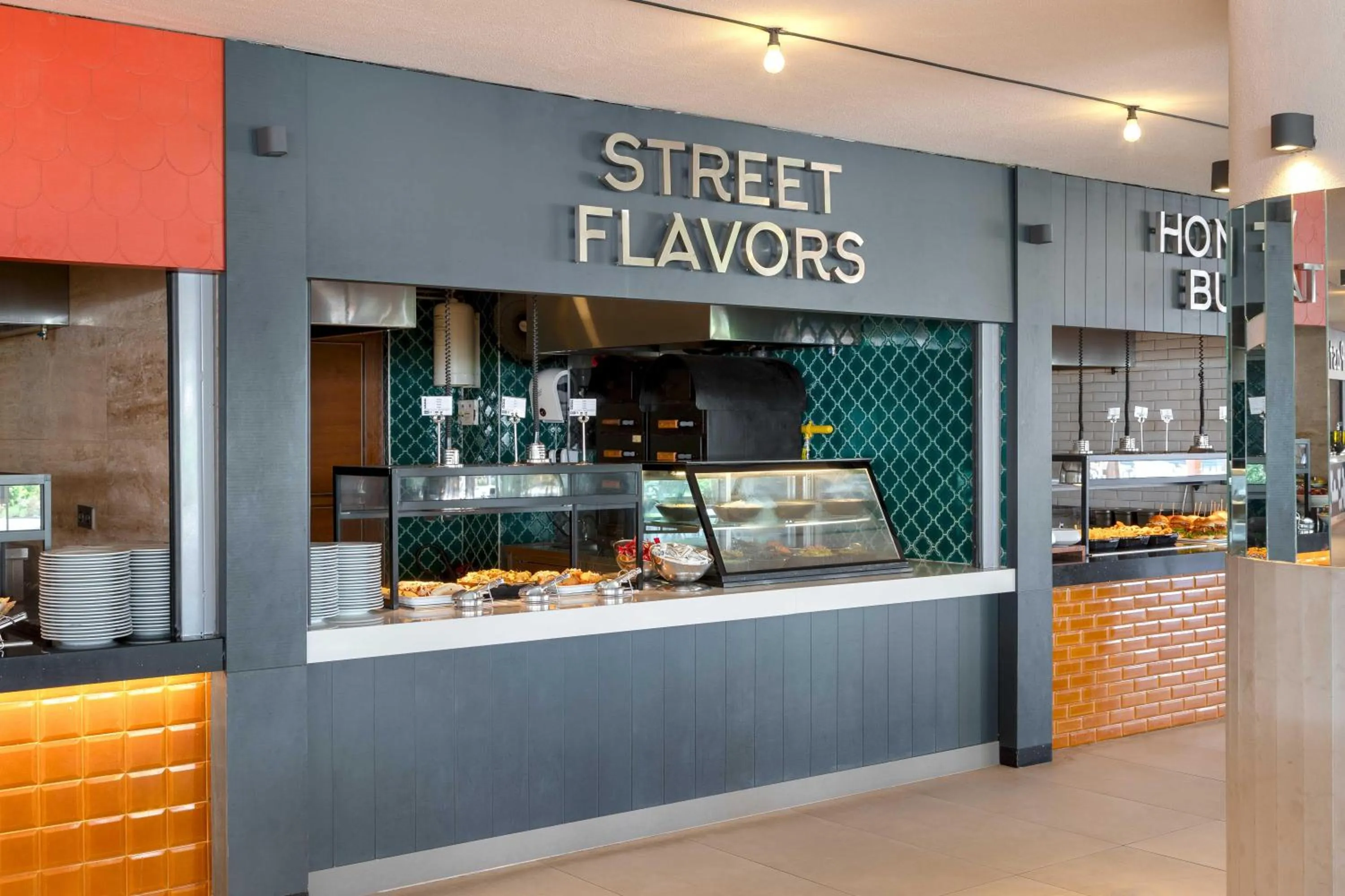 Restaurant/places to eat in Kirman Belazur Resort & Spa