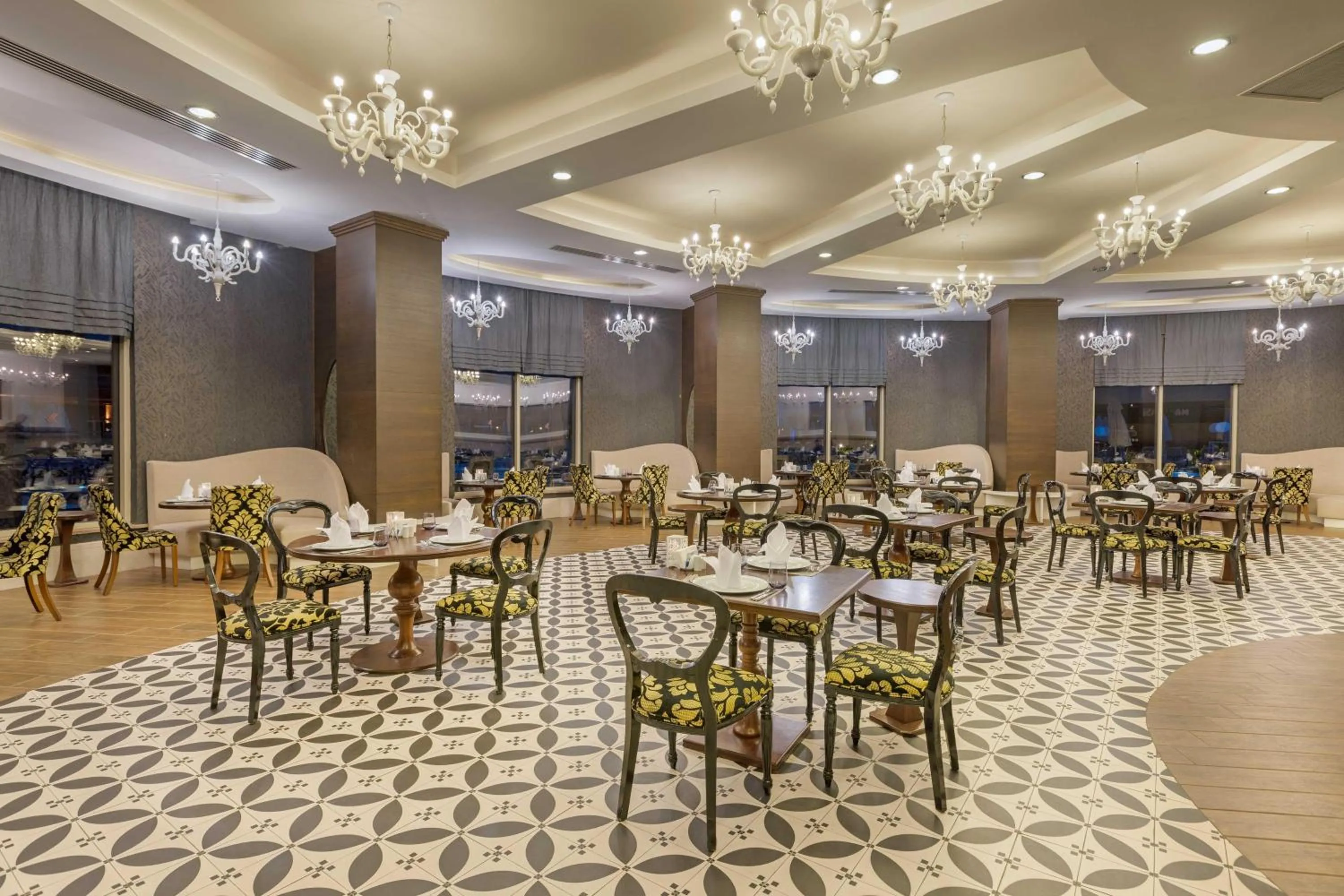 Restaurant/places to eat in Kirman Belazur Resort & Spa