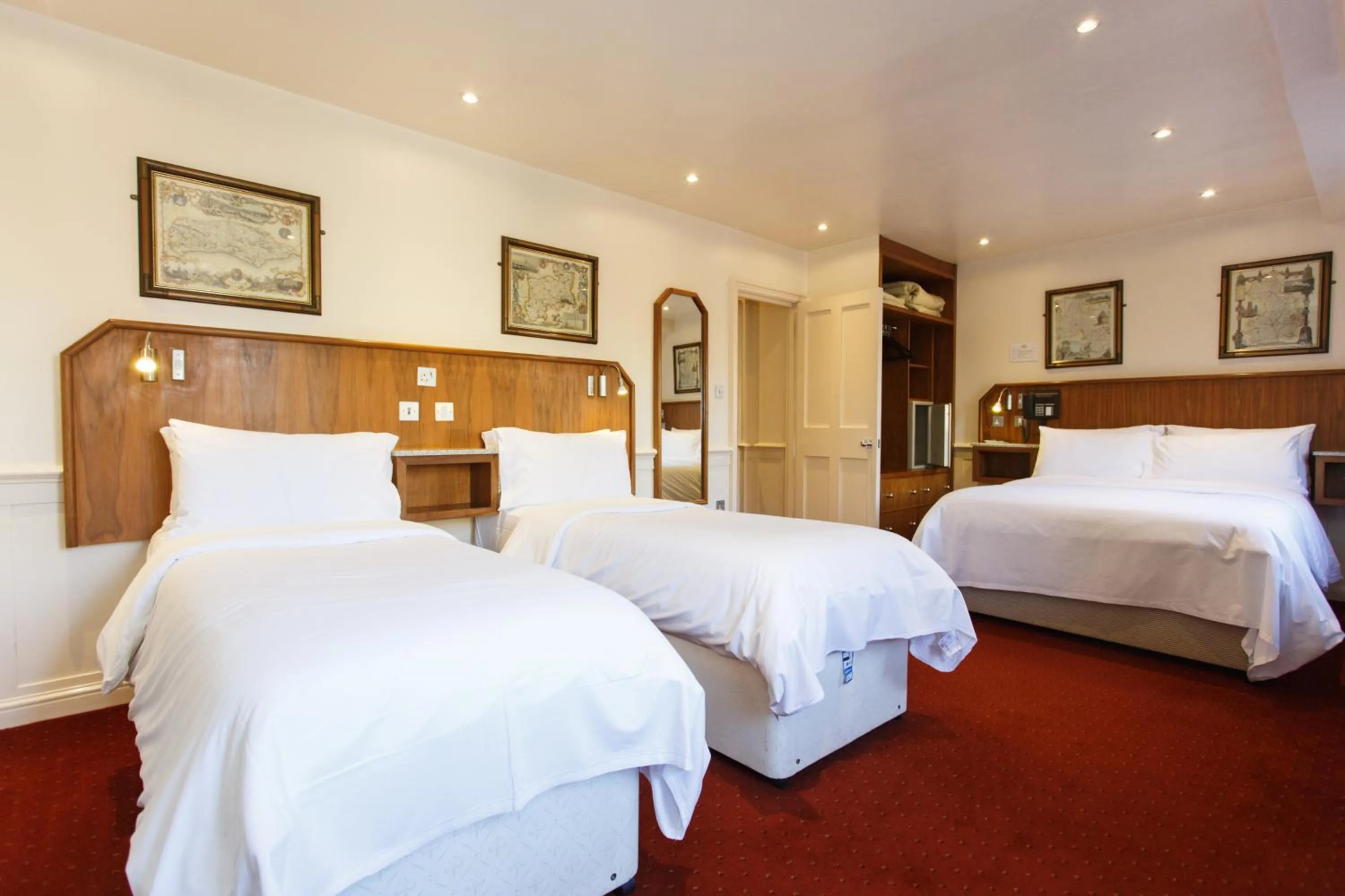 Photo of the whole room, Bed in Morgan Hotel