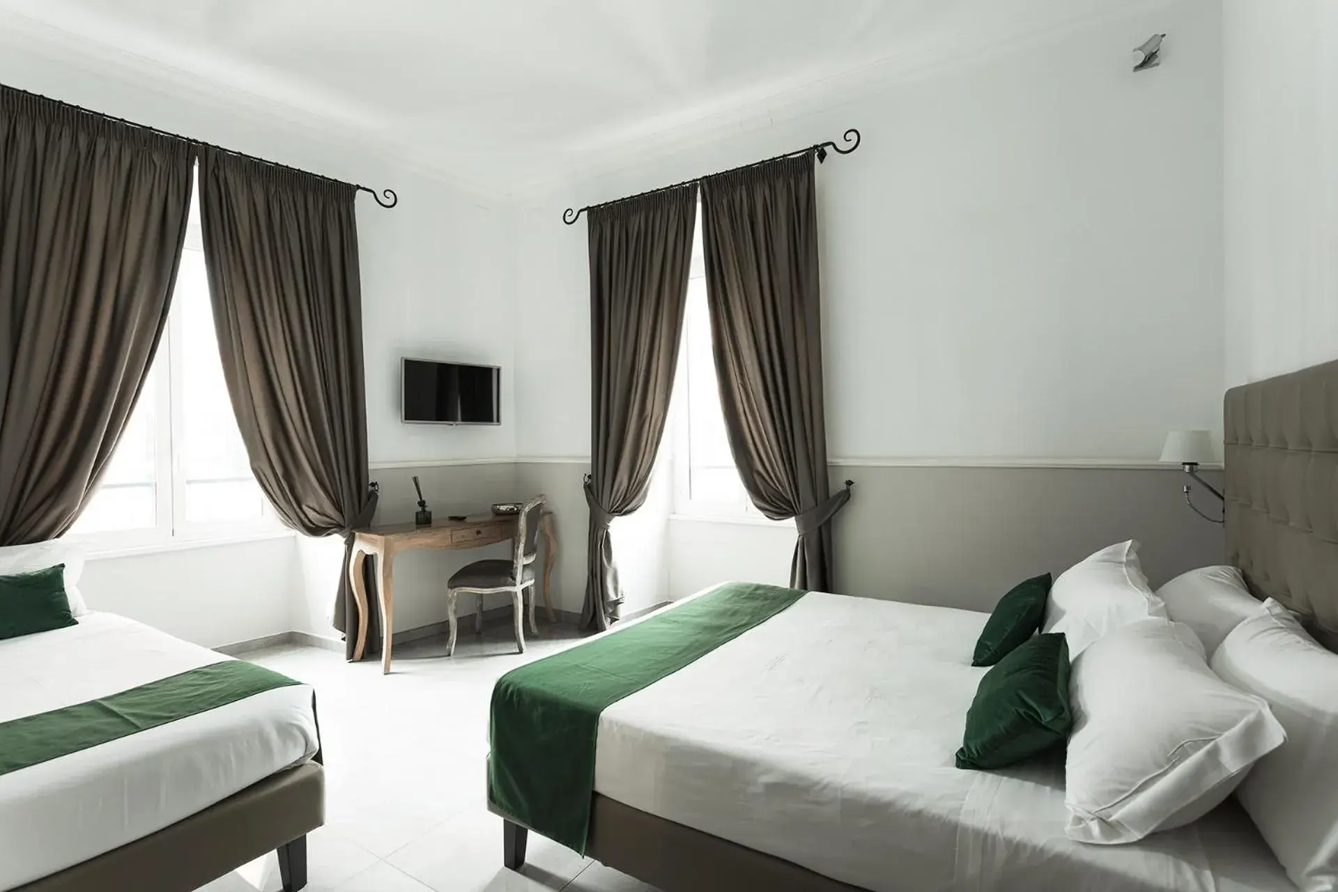 Comfort Triple Room in Vaticano Luxury Guest House Comfort Triple Room in Vaticano Luxury Guest House