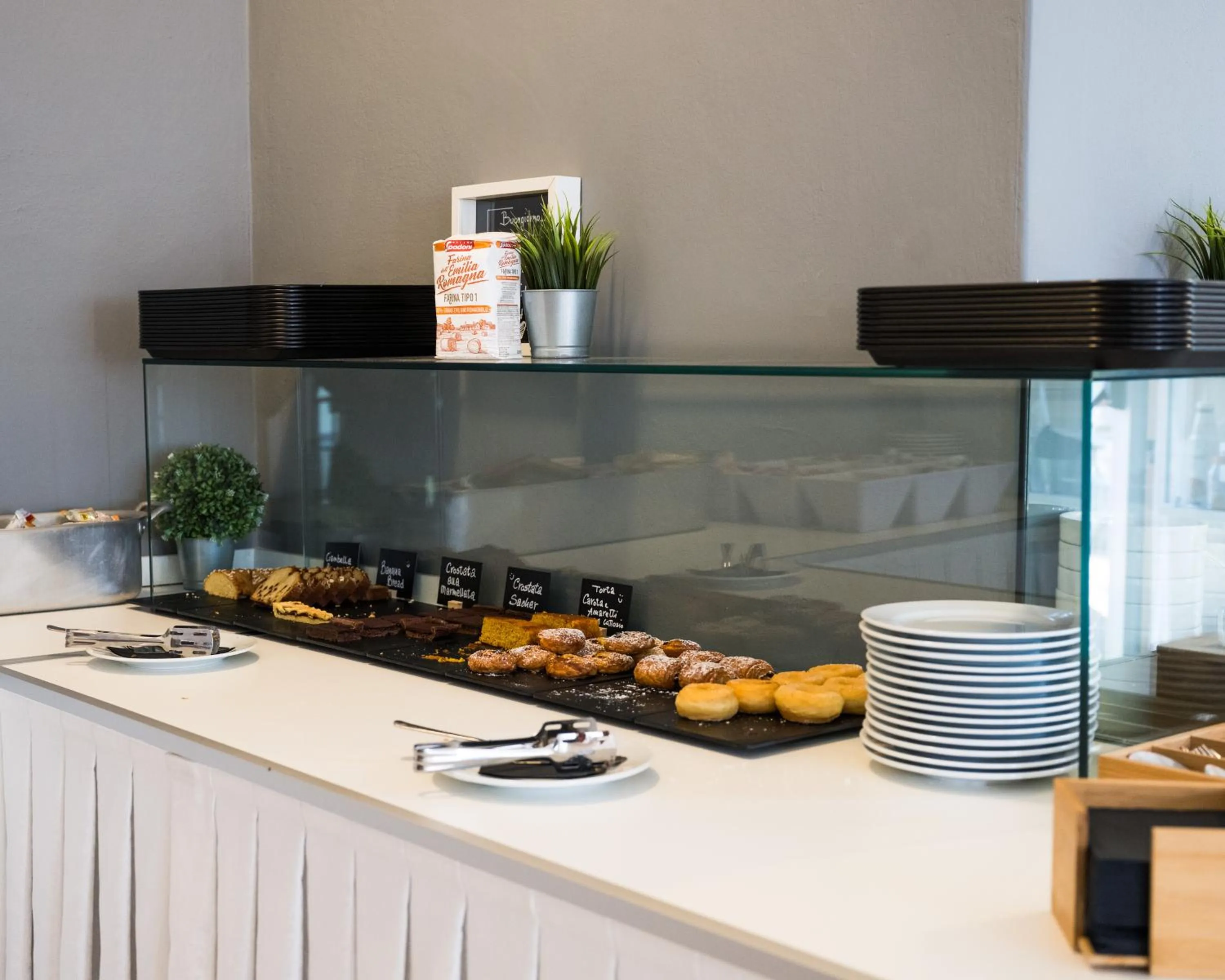 Buffet breakfast in Hotel Chery