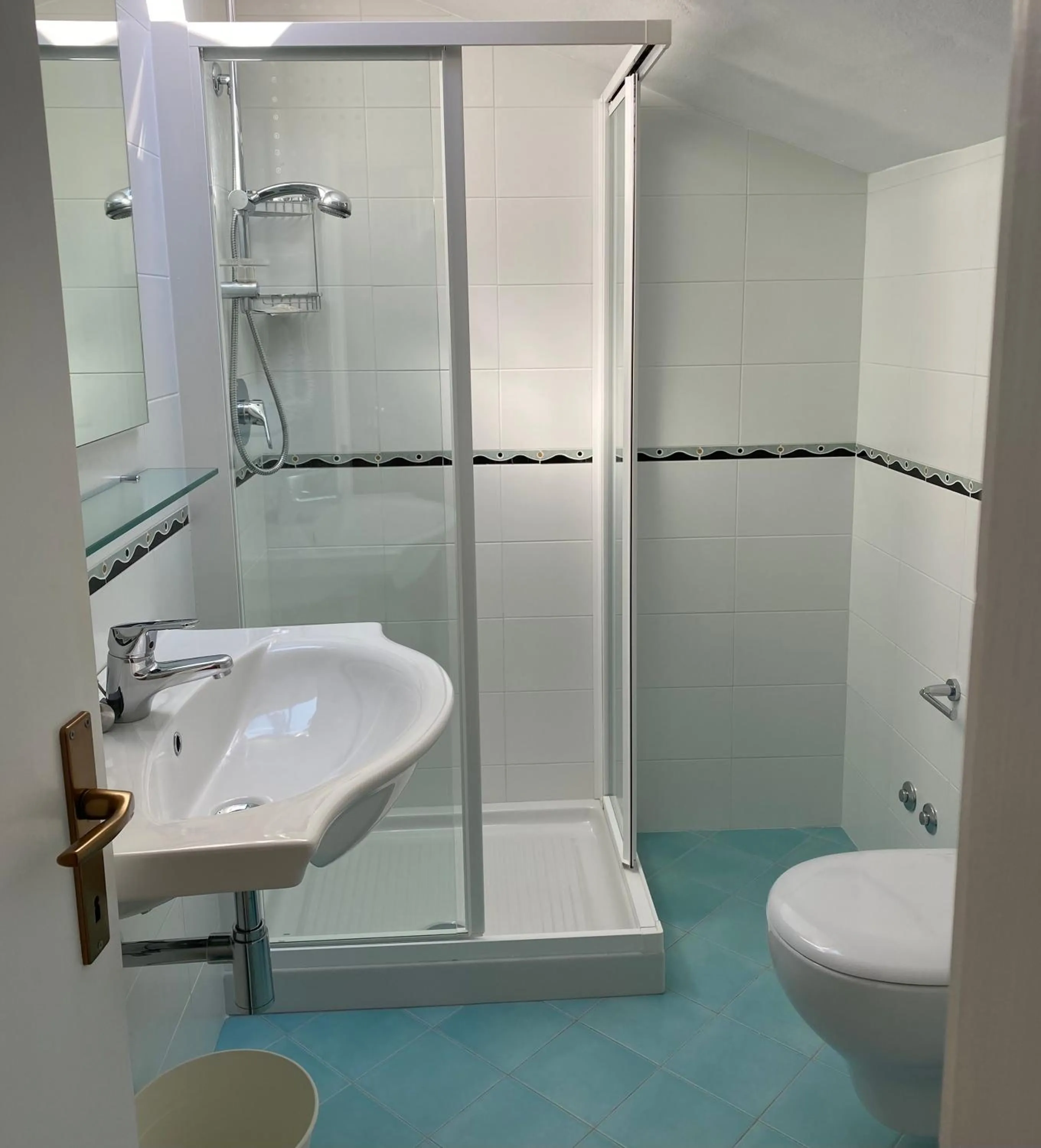 Shower in Hotel Chery