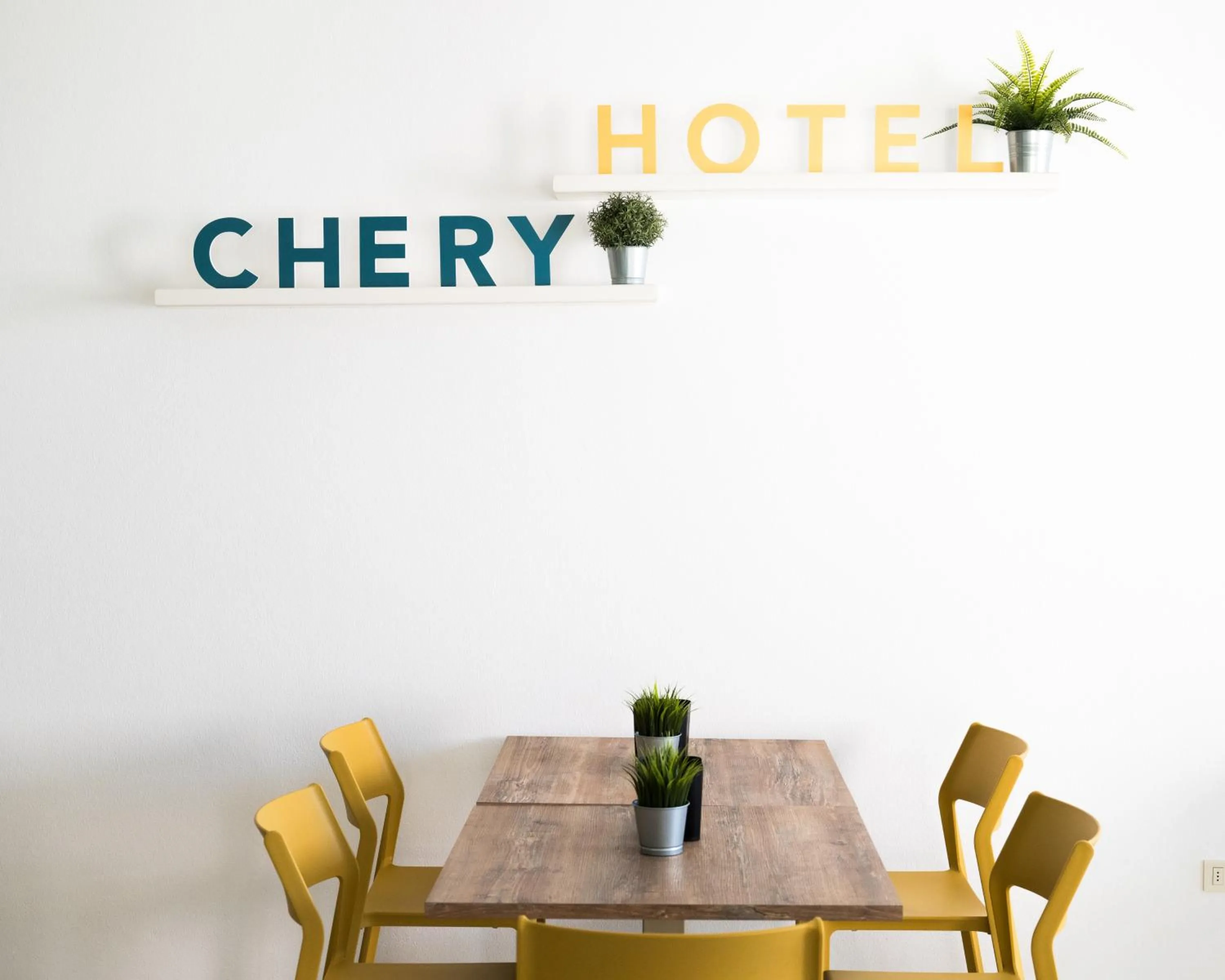 Restaurant/places to eat in Hotel Chery