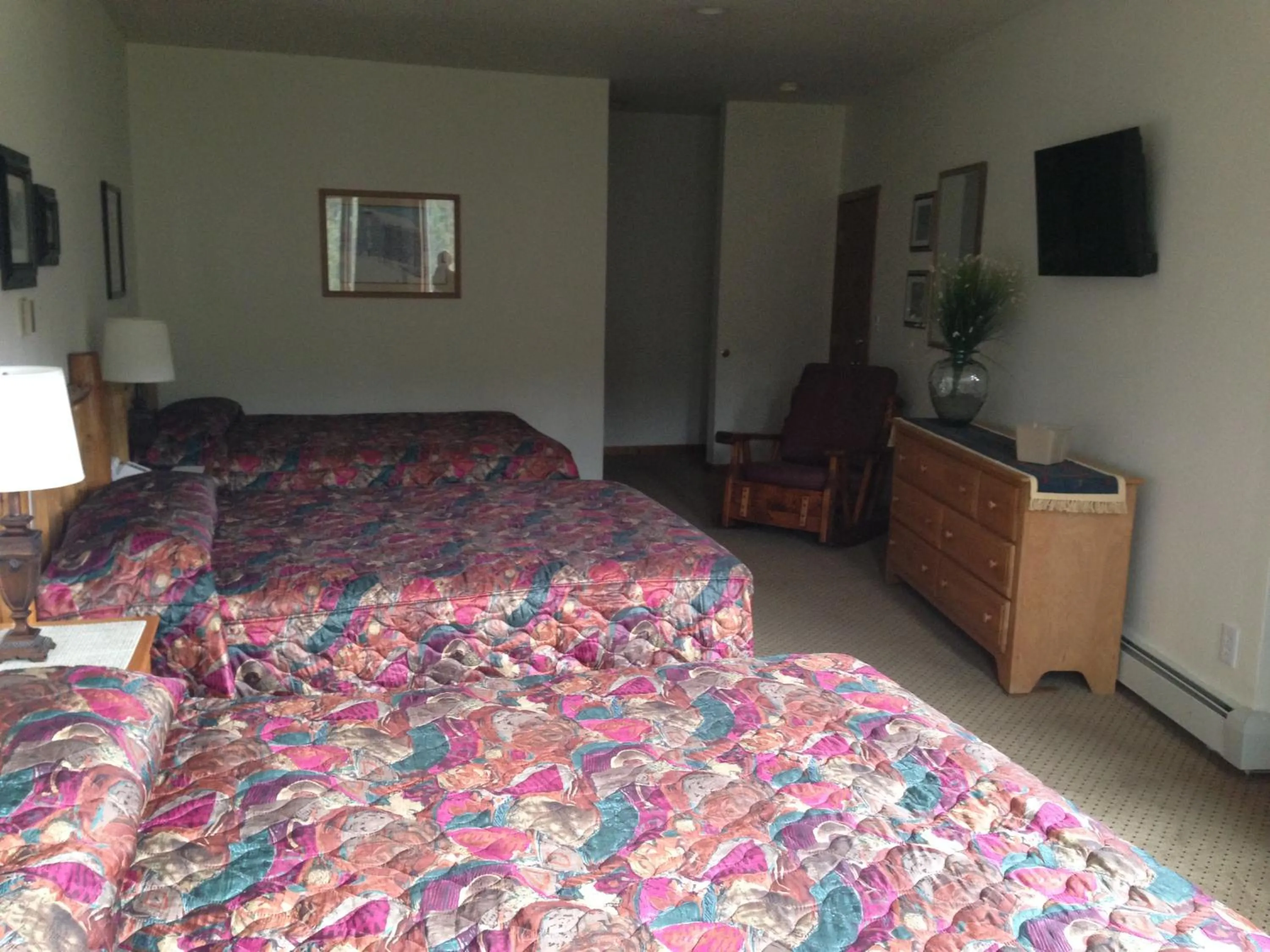 Bedroom, Bed in Soda Butte Lodge