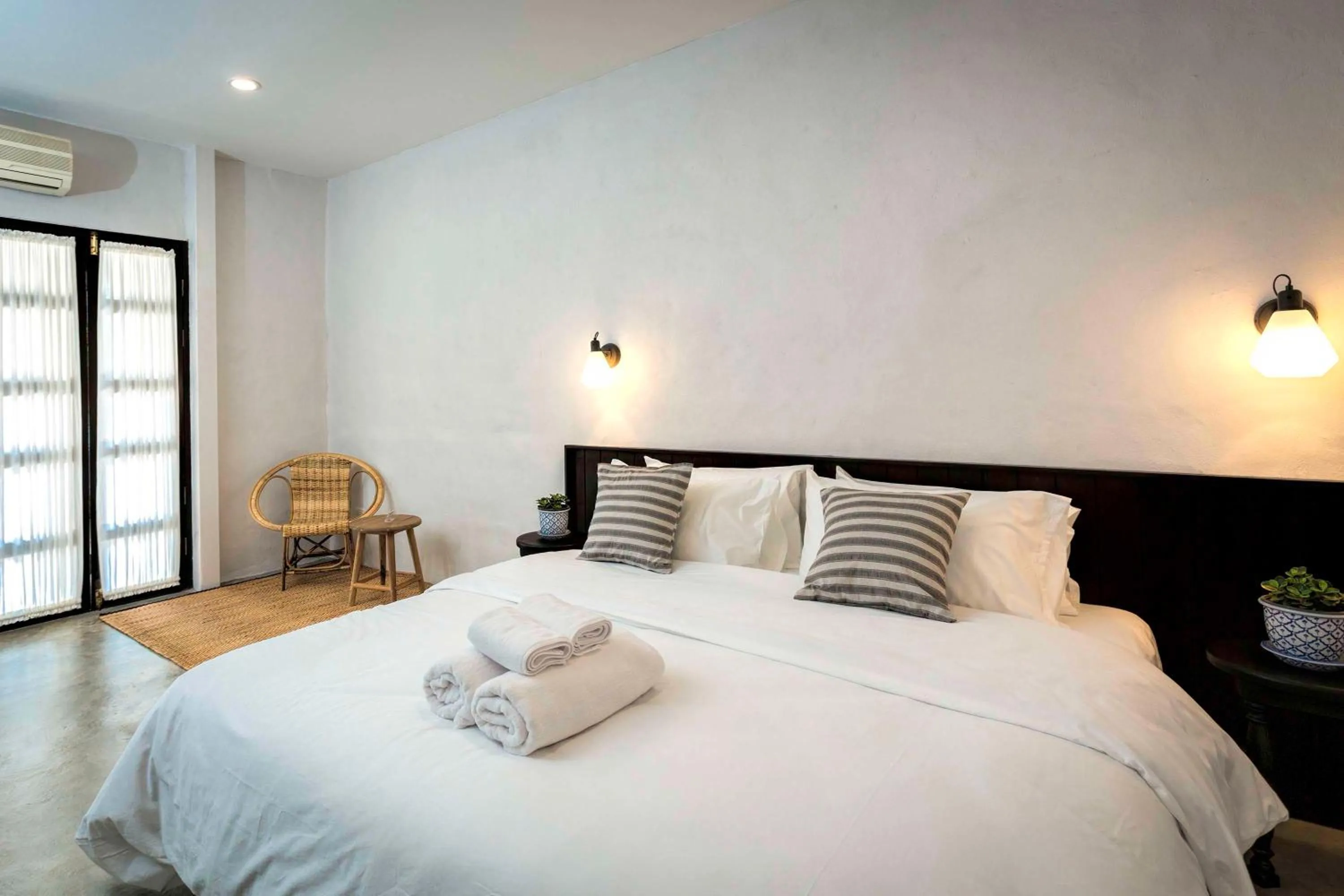 Bed in Chotana Villa Hotel Chiang Mai