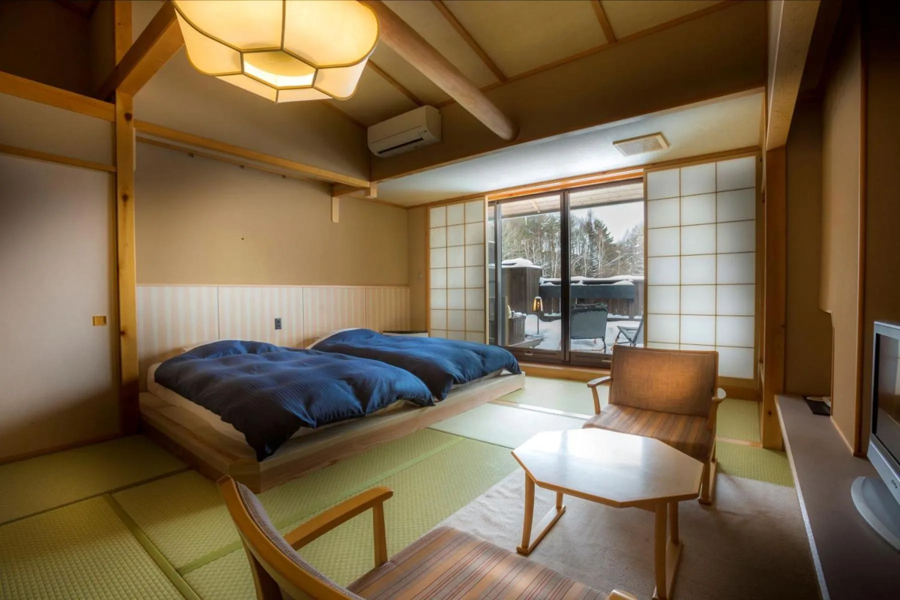 Bedroom, Bed in Tsutaya Tokinoyado Kazari