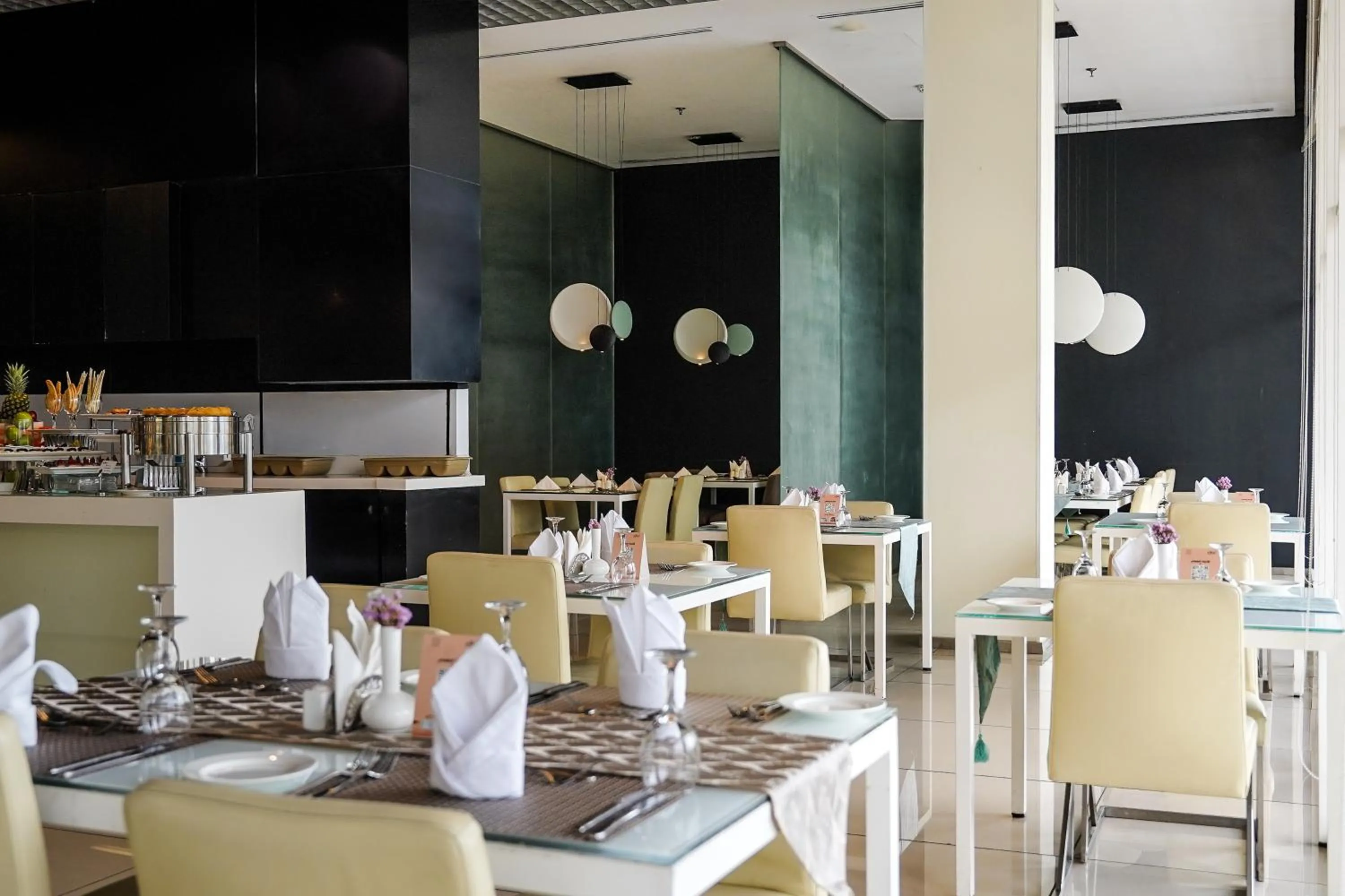 Restaurant/places to eat in Awfad Hotel