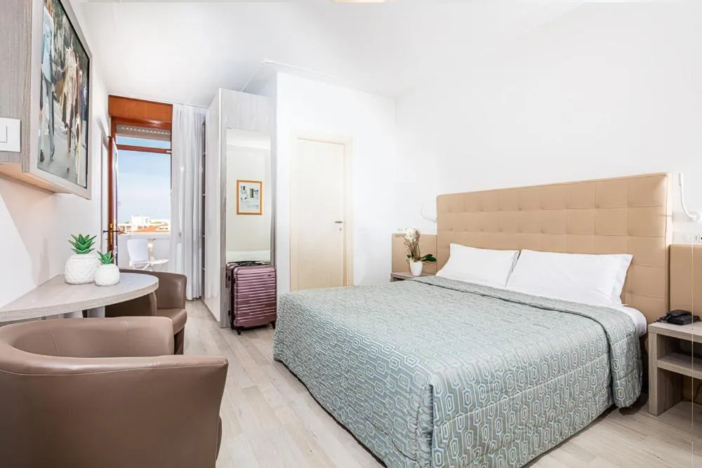 Bedroom, Bed in Hotel Palma de Majorca