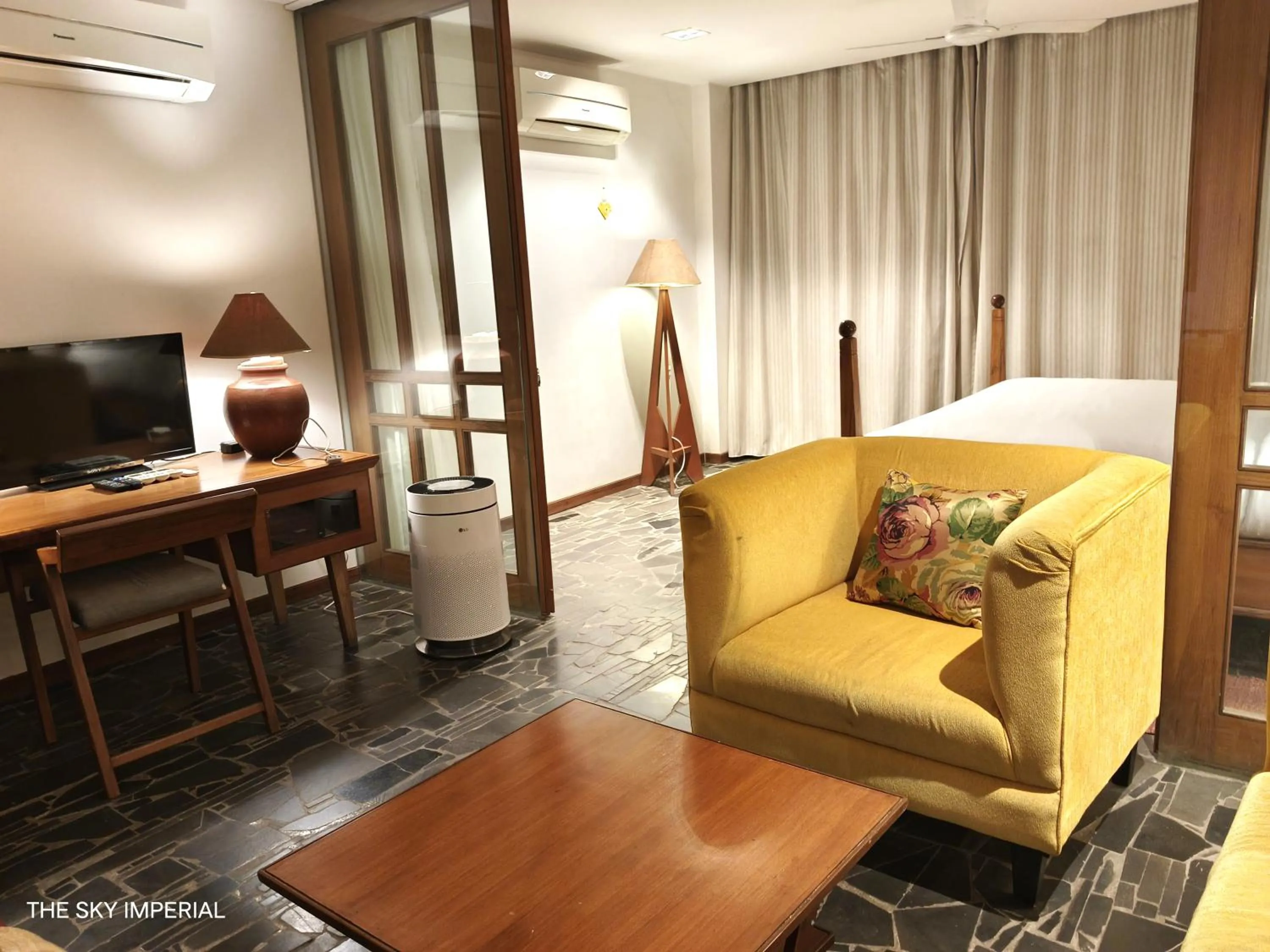 Communal lounge/ TV room, Bed in The Sky Imperial Aarivaa Luxury Stays