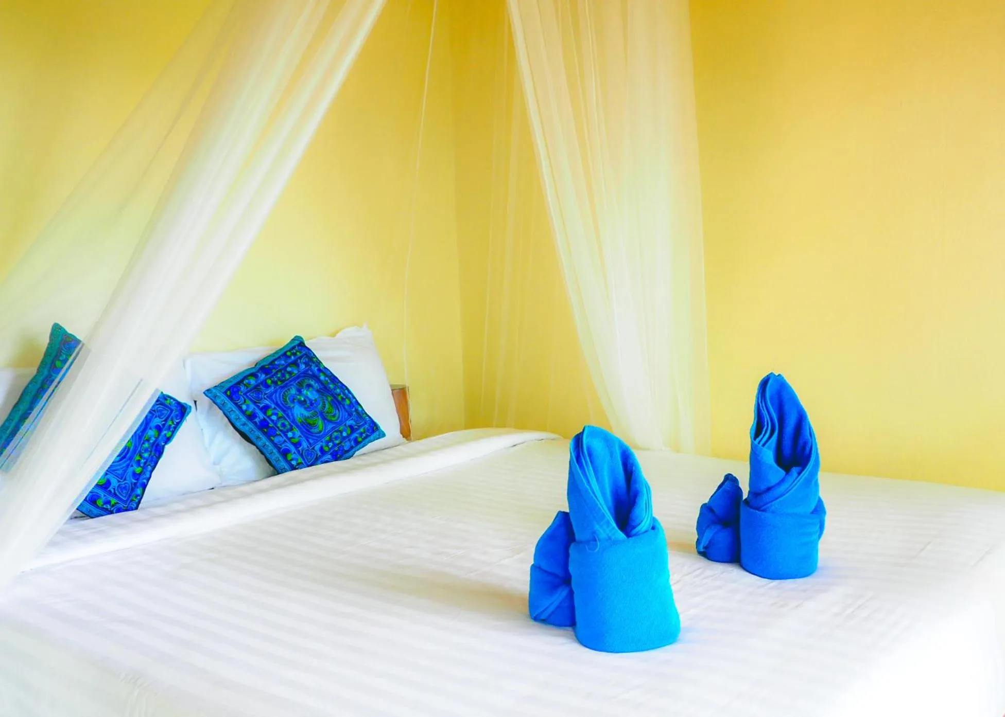 Bedroom, Bed in Bubble Bungalow