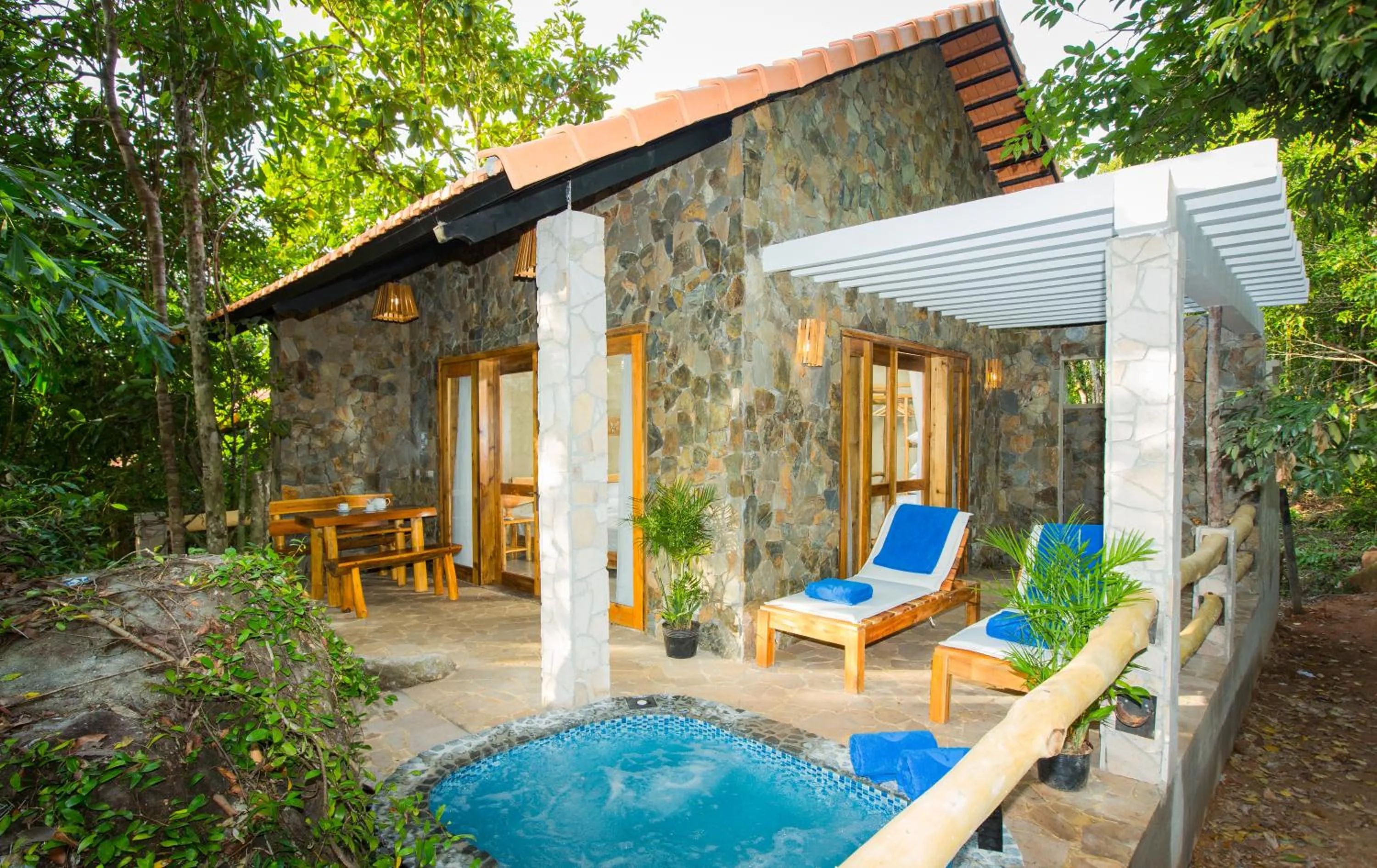 Hot Tub in Valley Village Phu Quoc