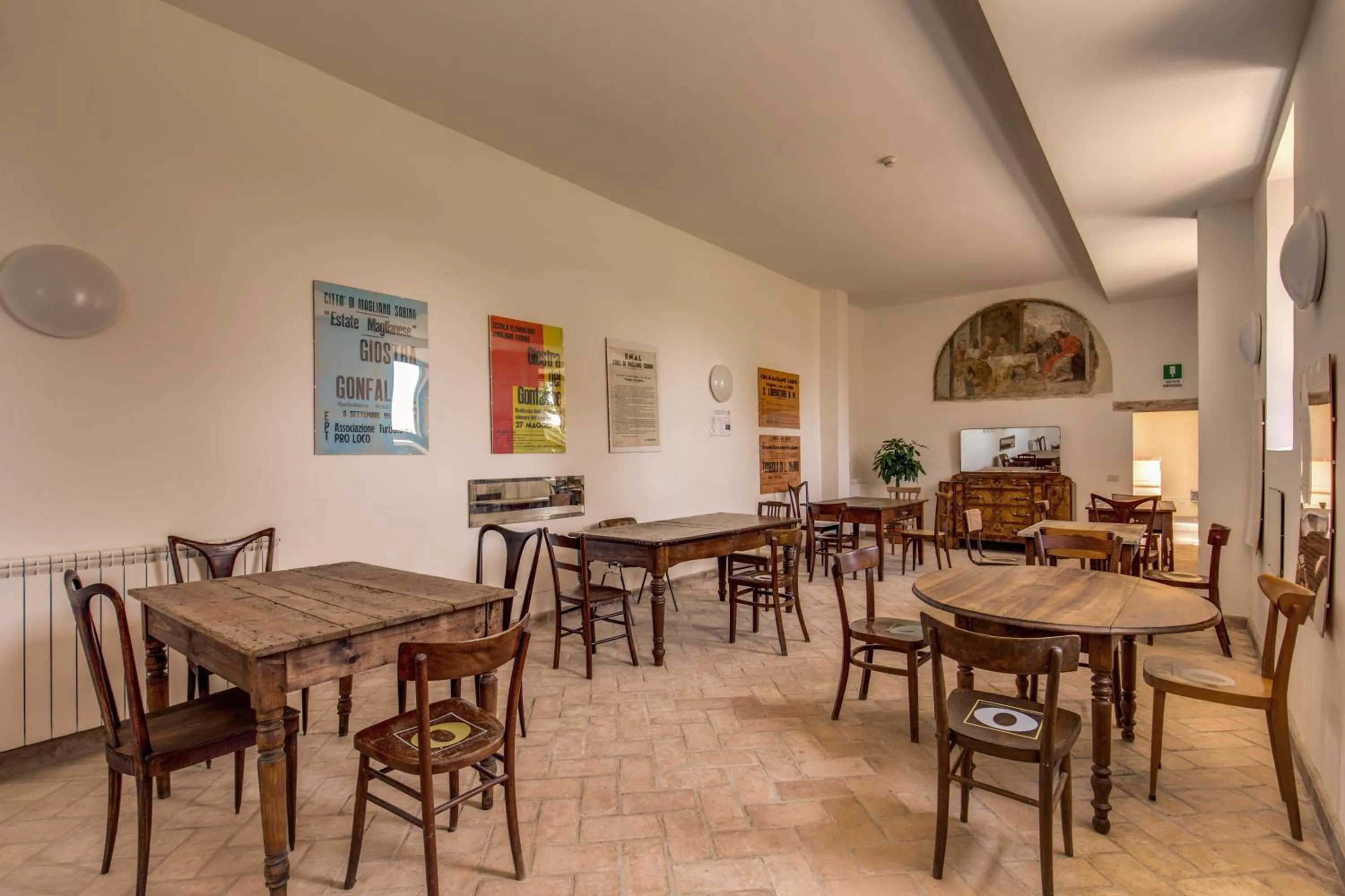 Dining area in ecOstello Magliano Sabina
