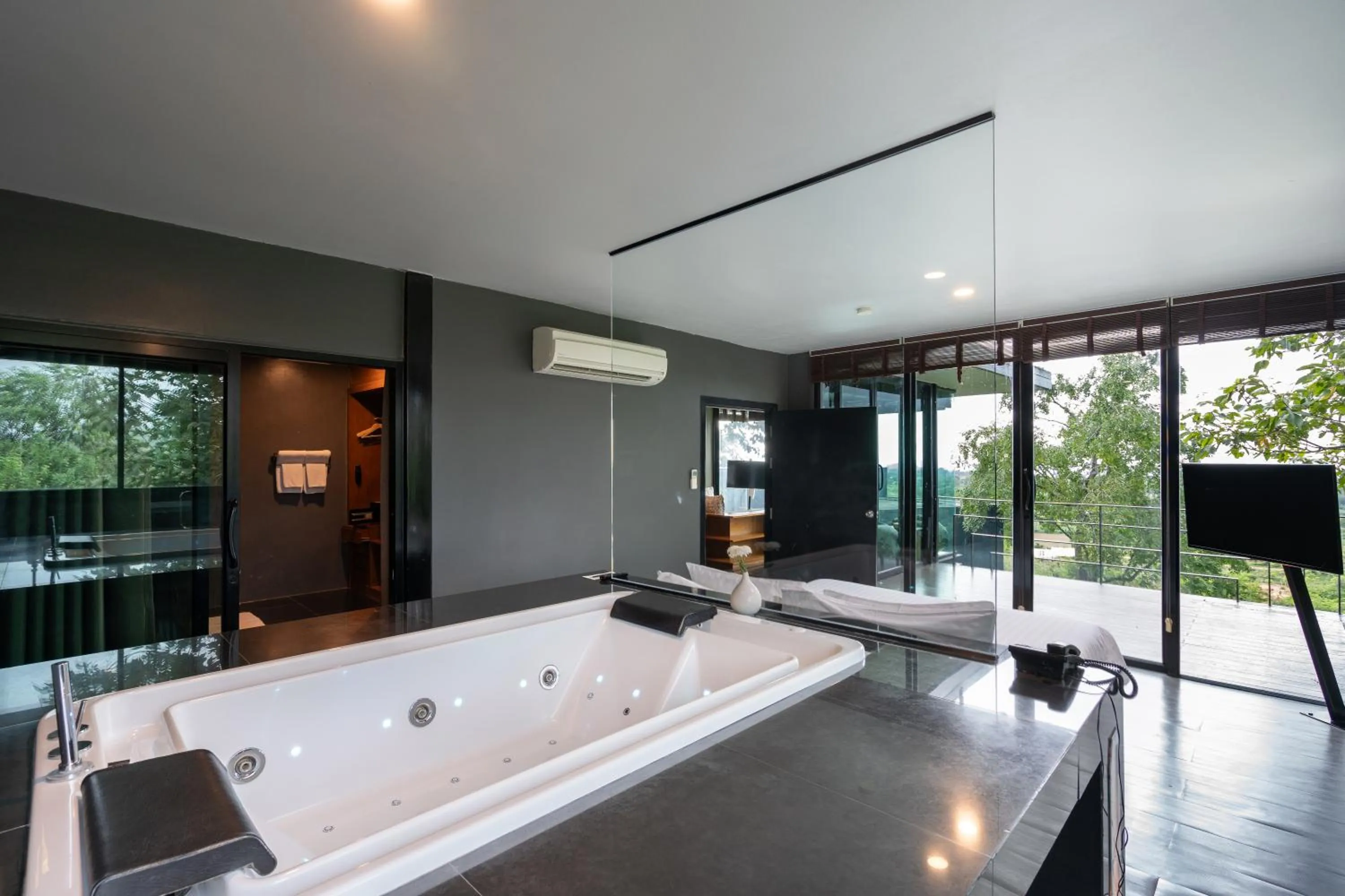 Hot Tub in The Paz Resort Khao Yai