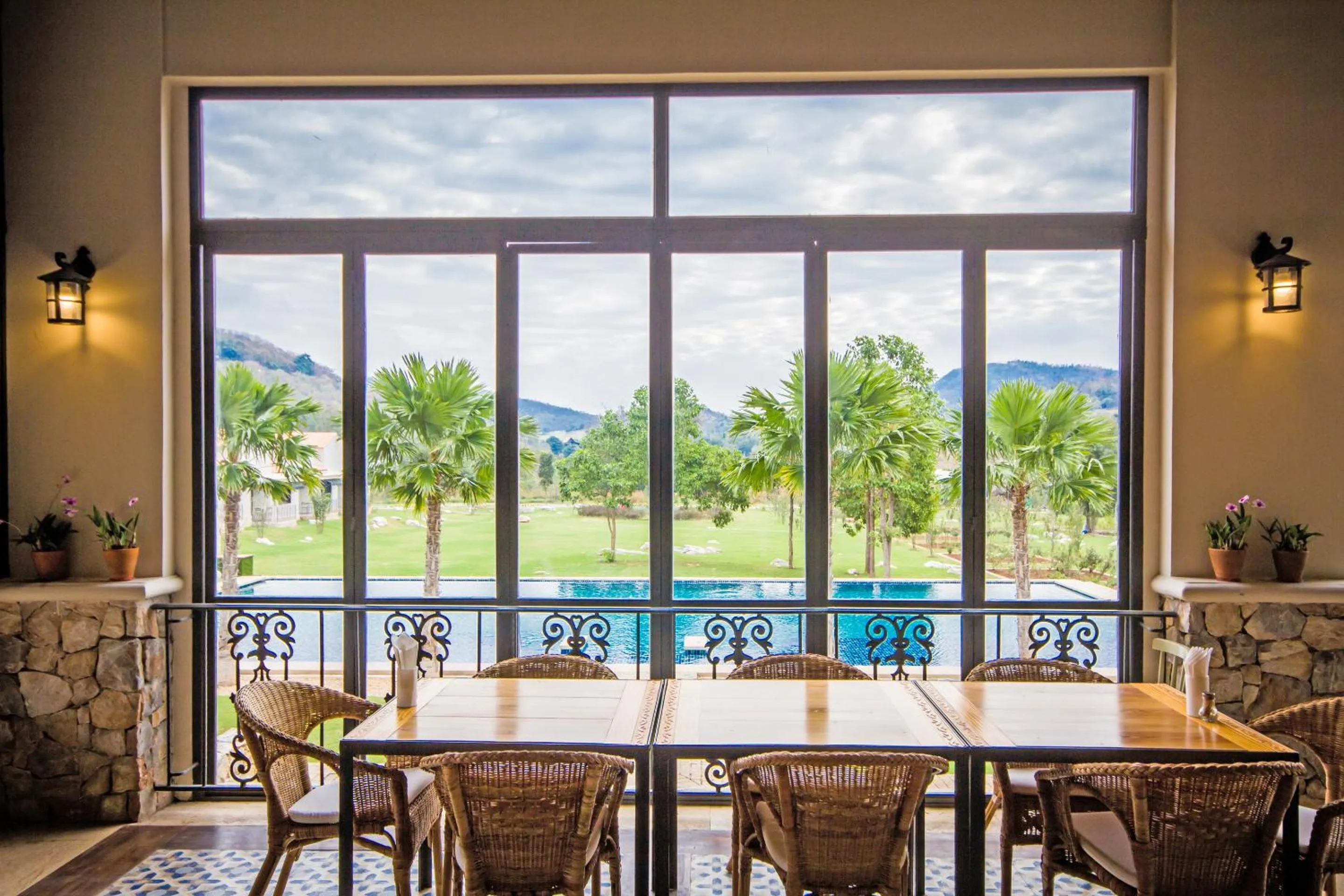 Restaurant/places to eat in Mela Garden Retreat Cottage