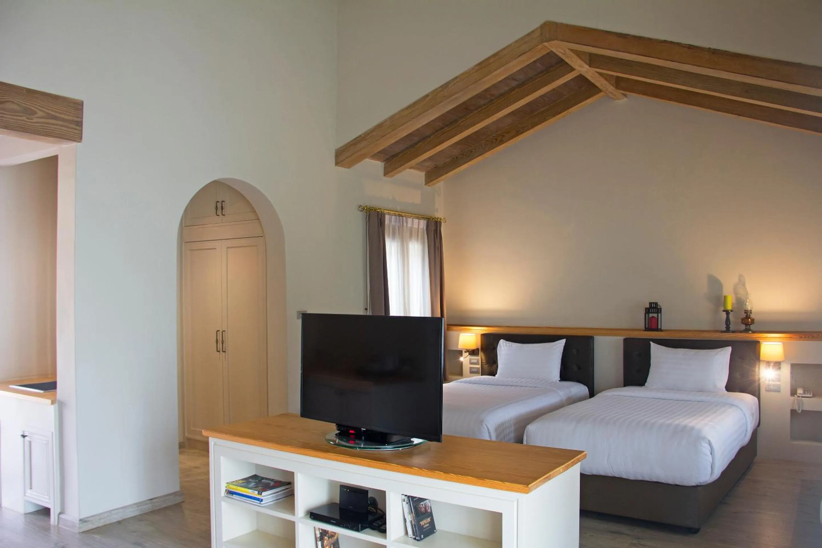 Bathroom, Bed in Mela Garden Retreat Cottage