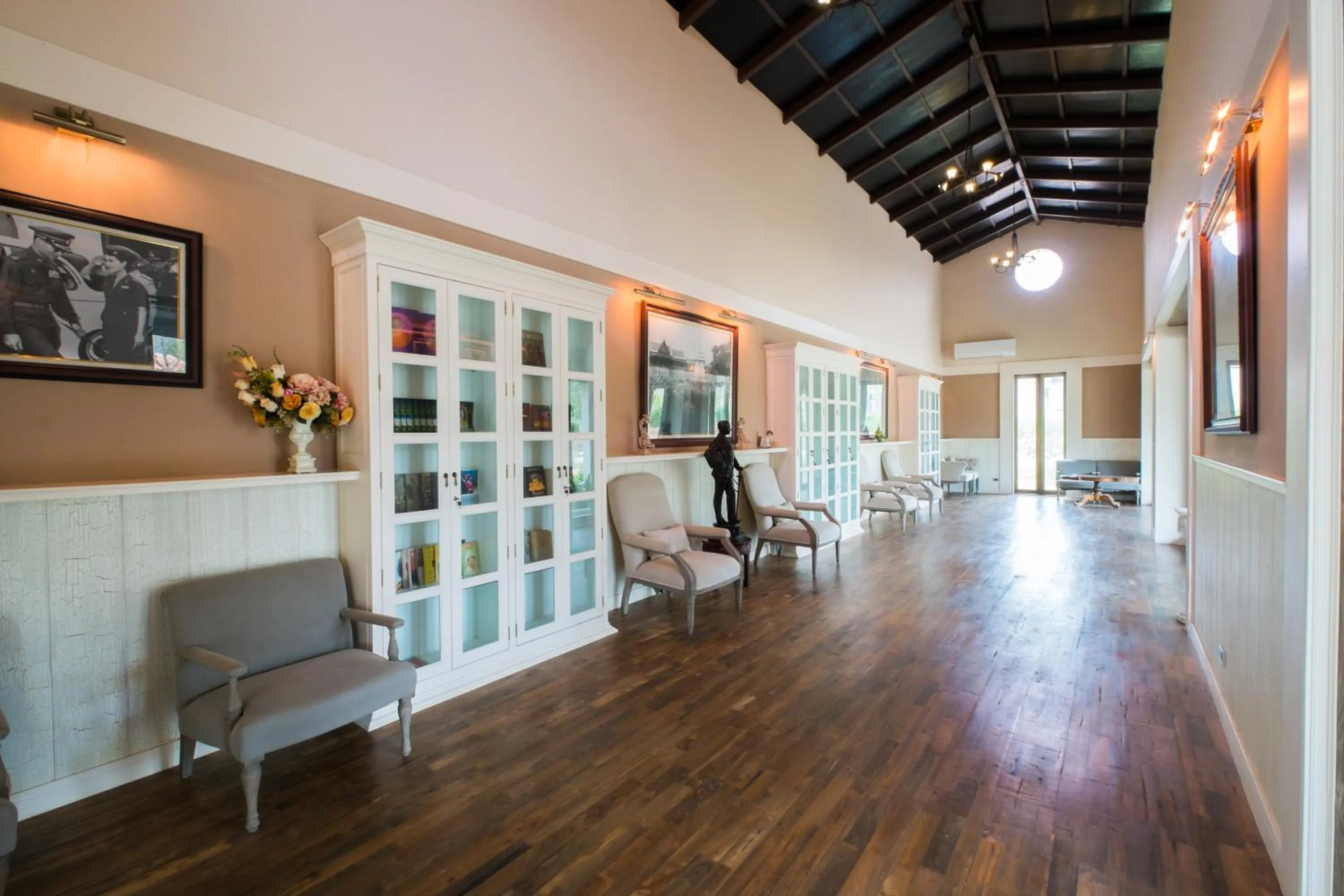 Library in Mela Garden Retreat Cottage