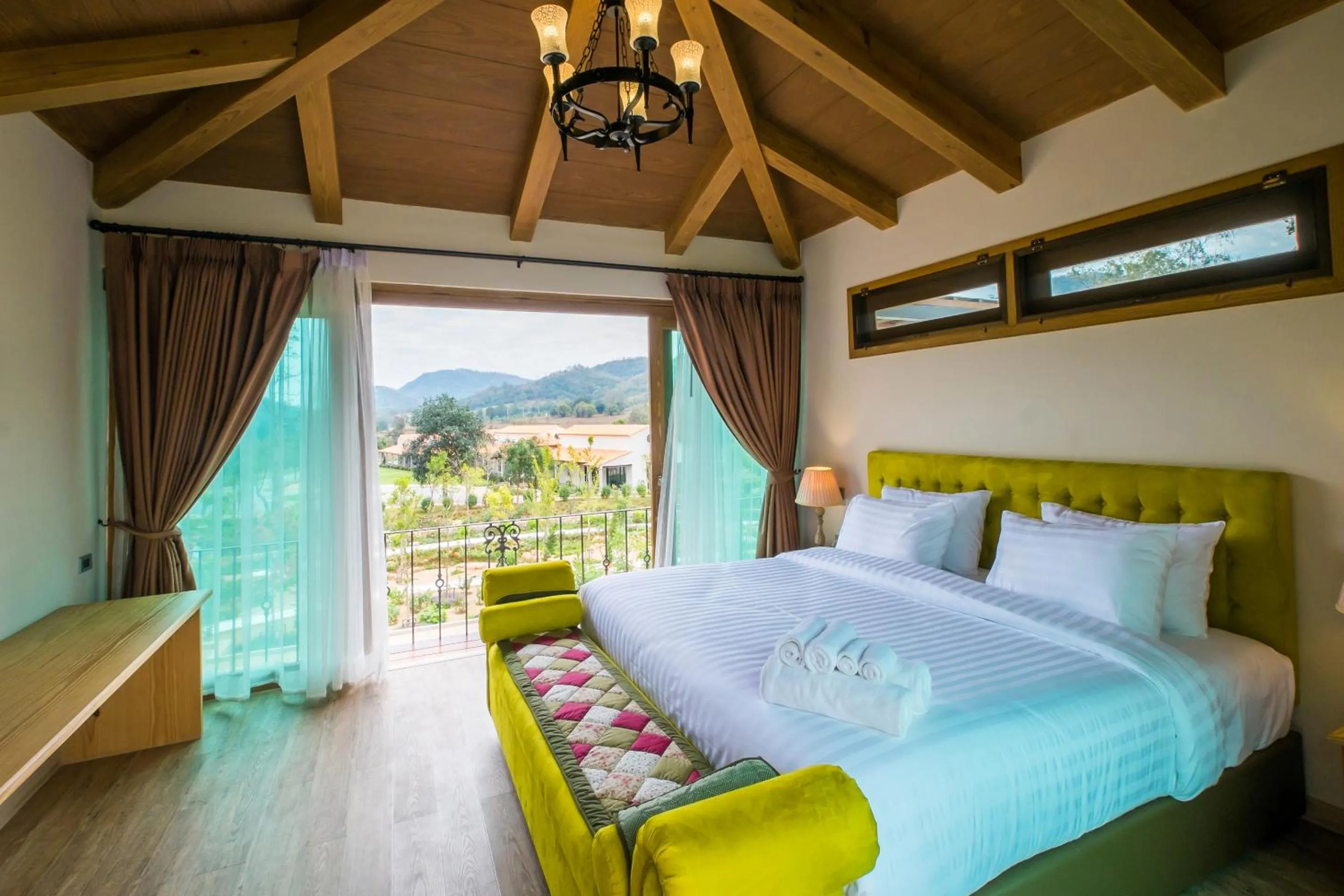 Bed in Mela Garden Retreat Cottage