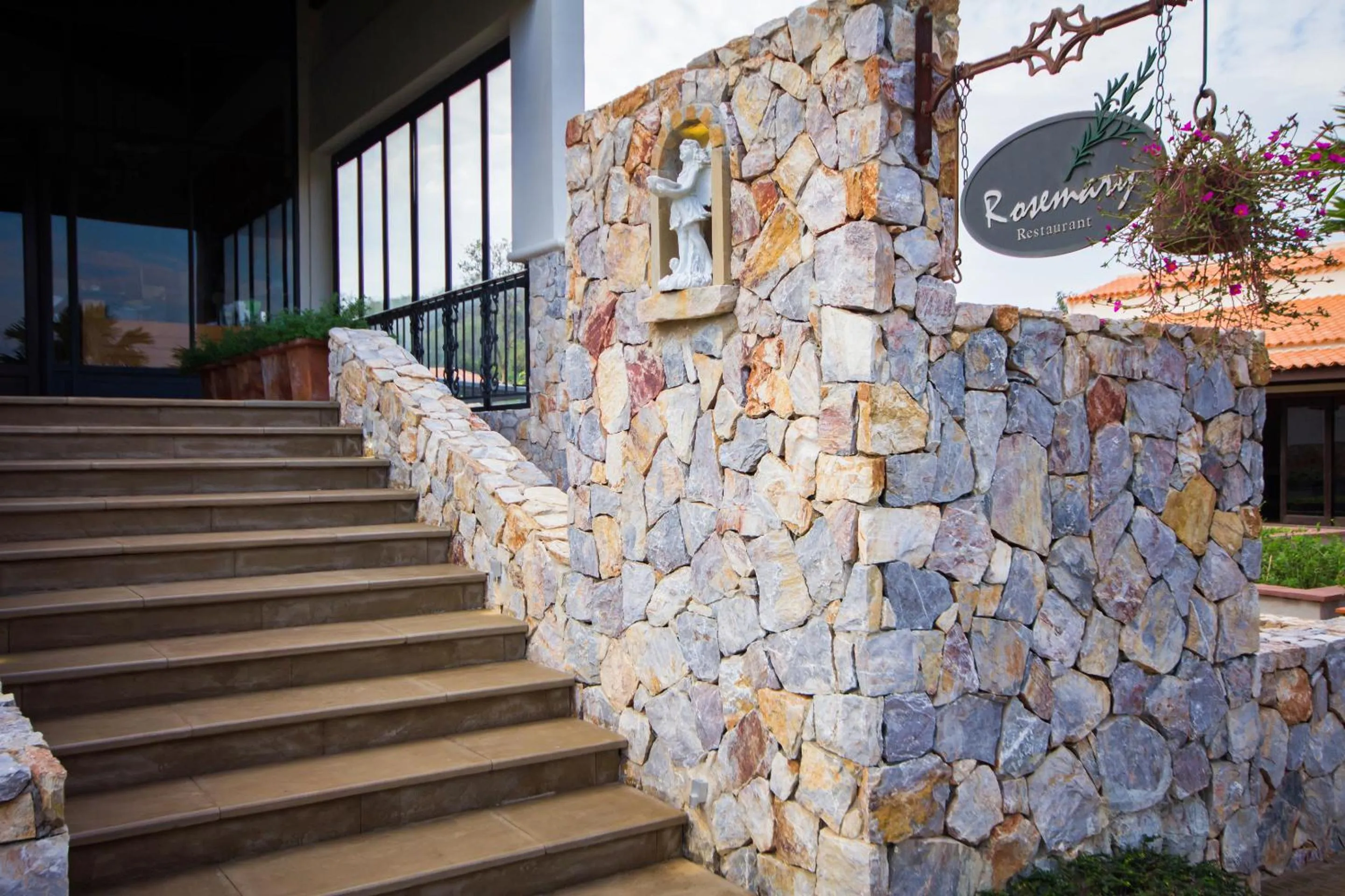 Restaurant/places to eat in Mela Garden Retreat Cottage