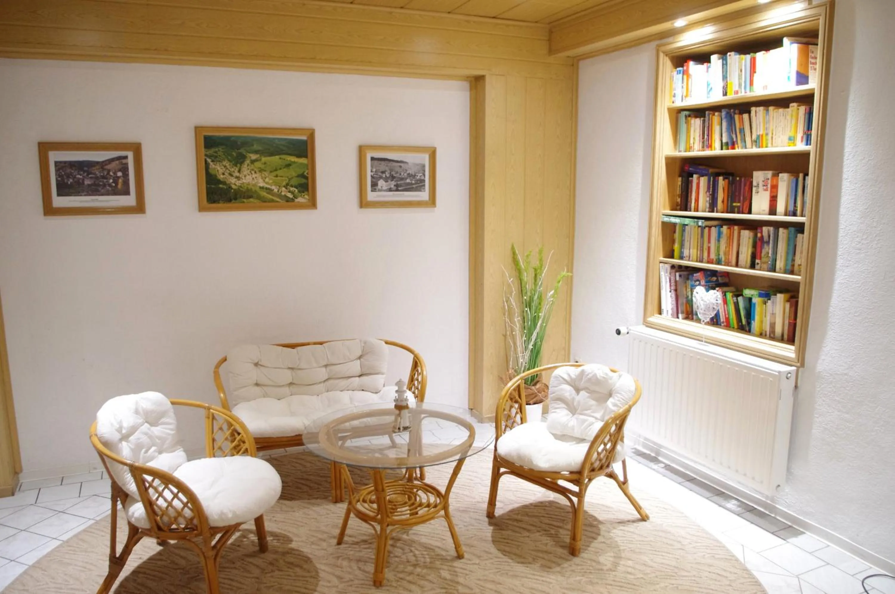 Seating area in Hotel Gasthof zum Walfisch
