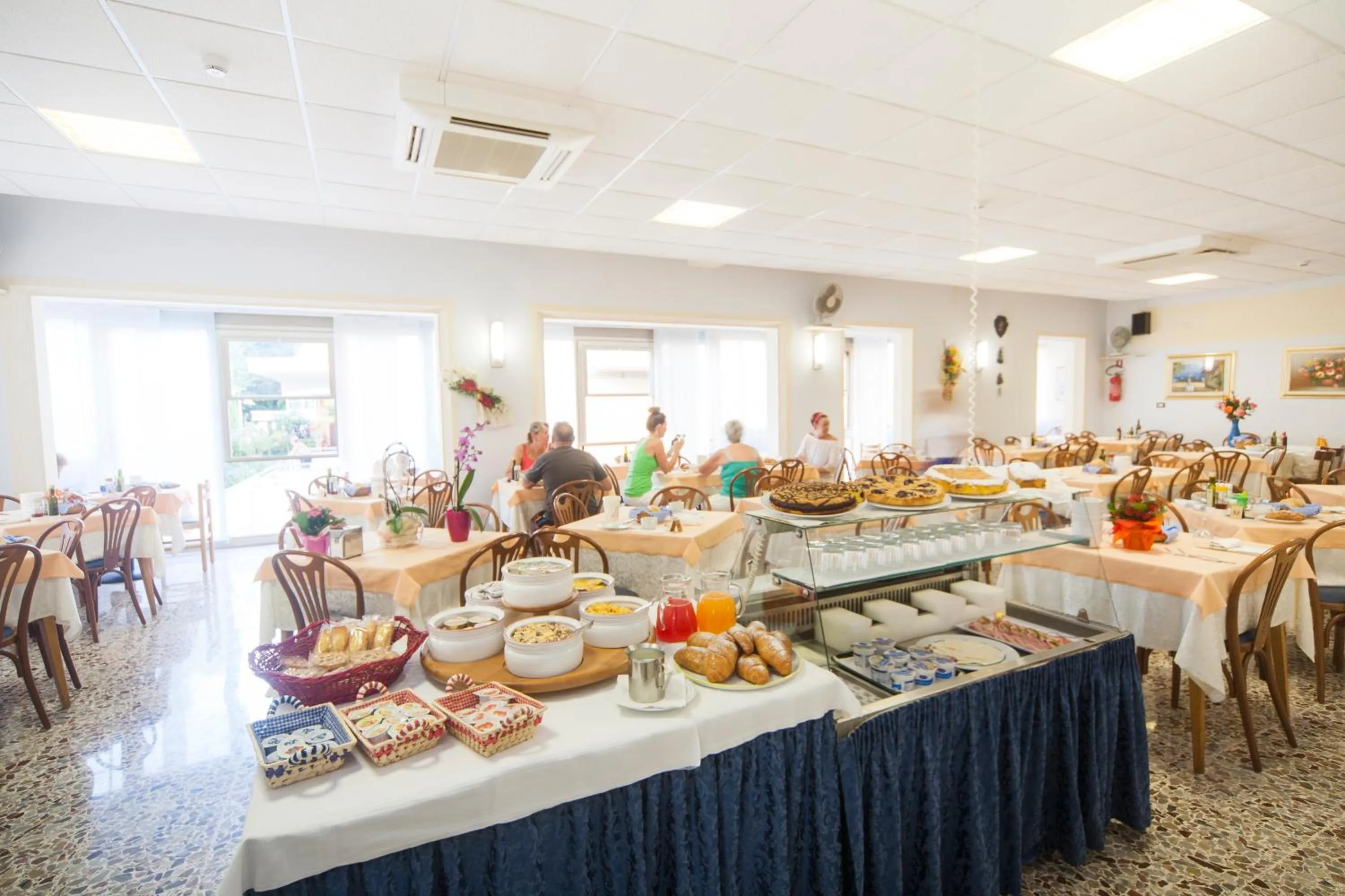 Breakfast in Hotel Latini