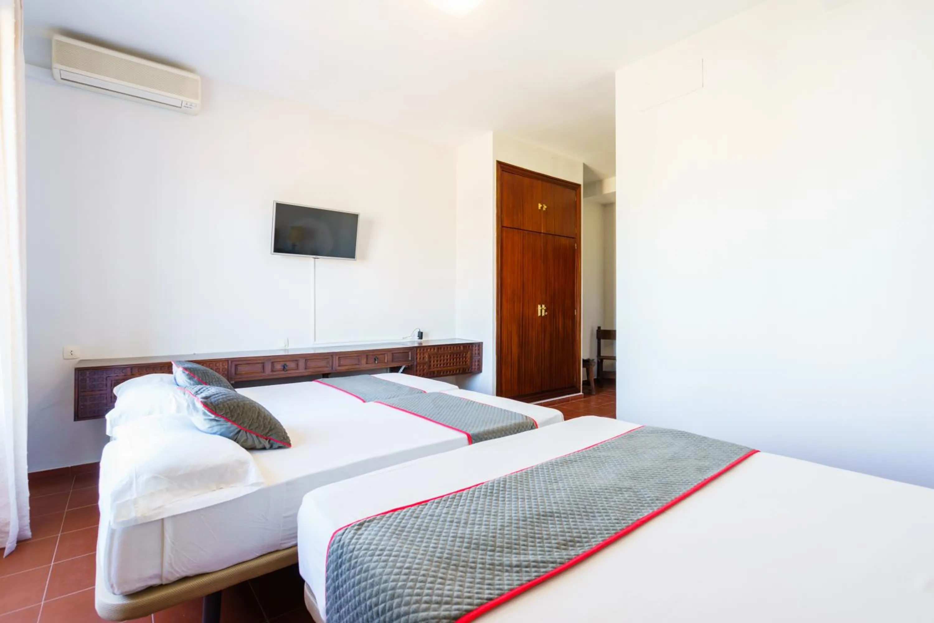 Bedroom, Bed in Venta del Alto Hotel las Cumbres by Vivere Stays