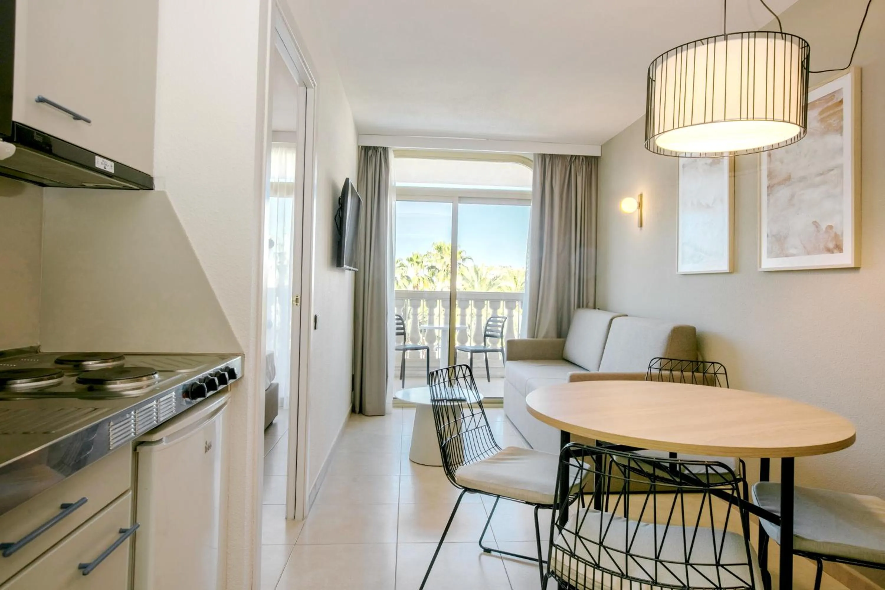 Kitchen or kitchenette in Ponient Dorada Palace by PortAventura World