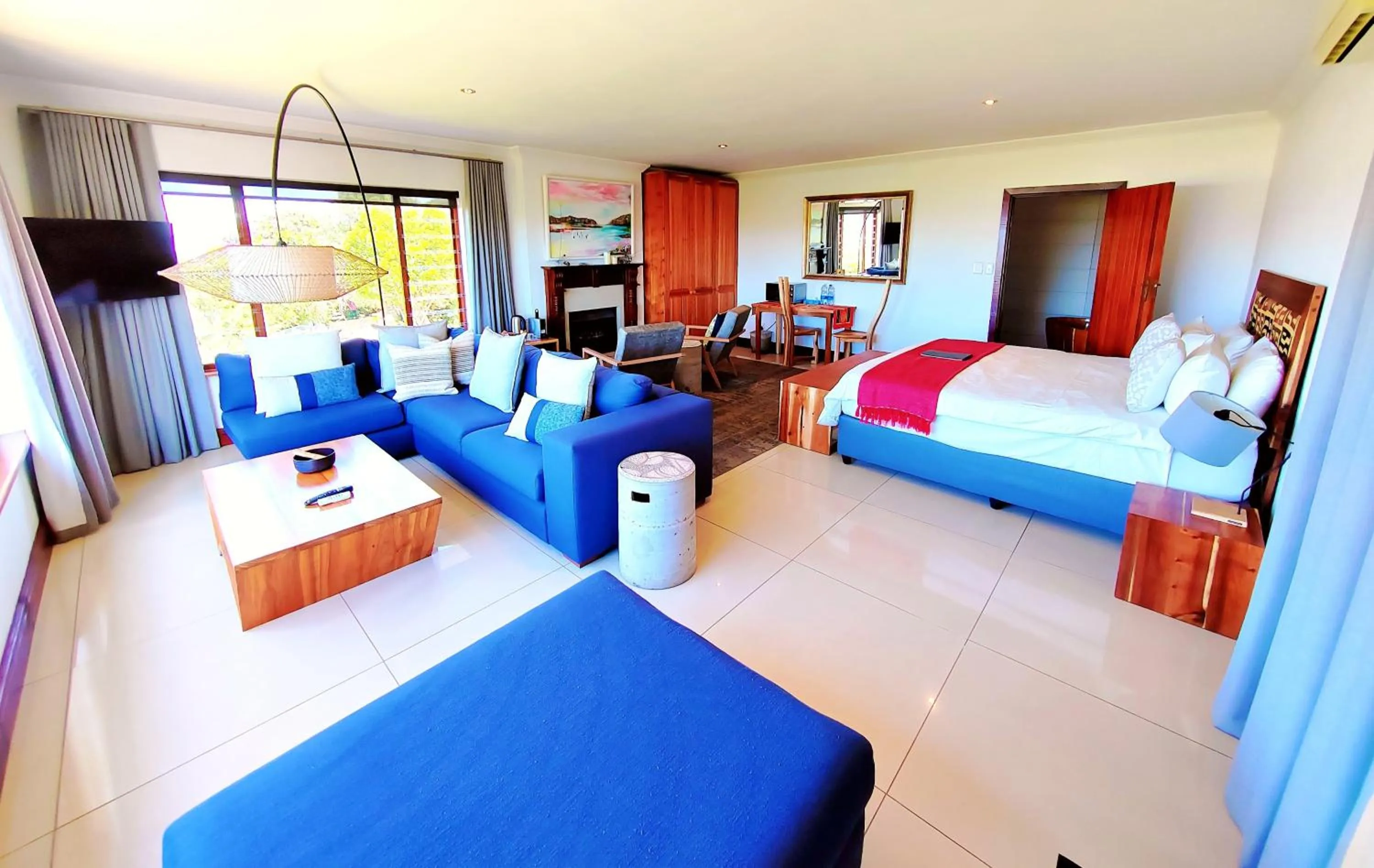 Bathroom, Bed in Candlewood Lodge